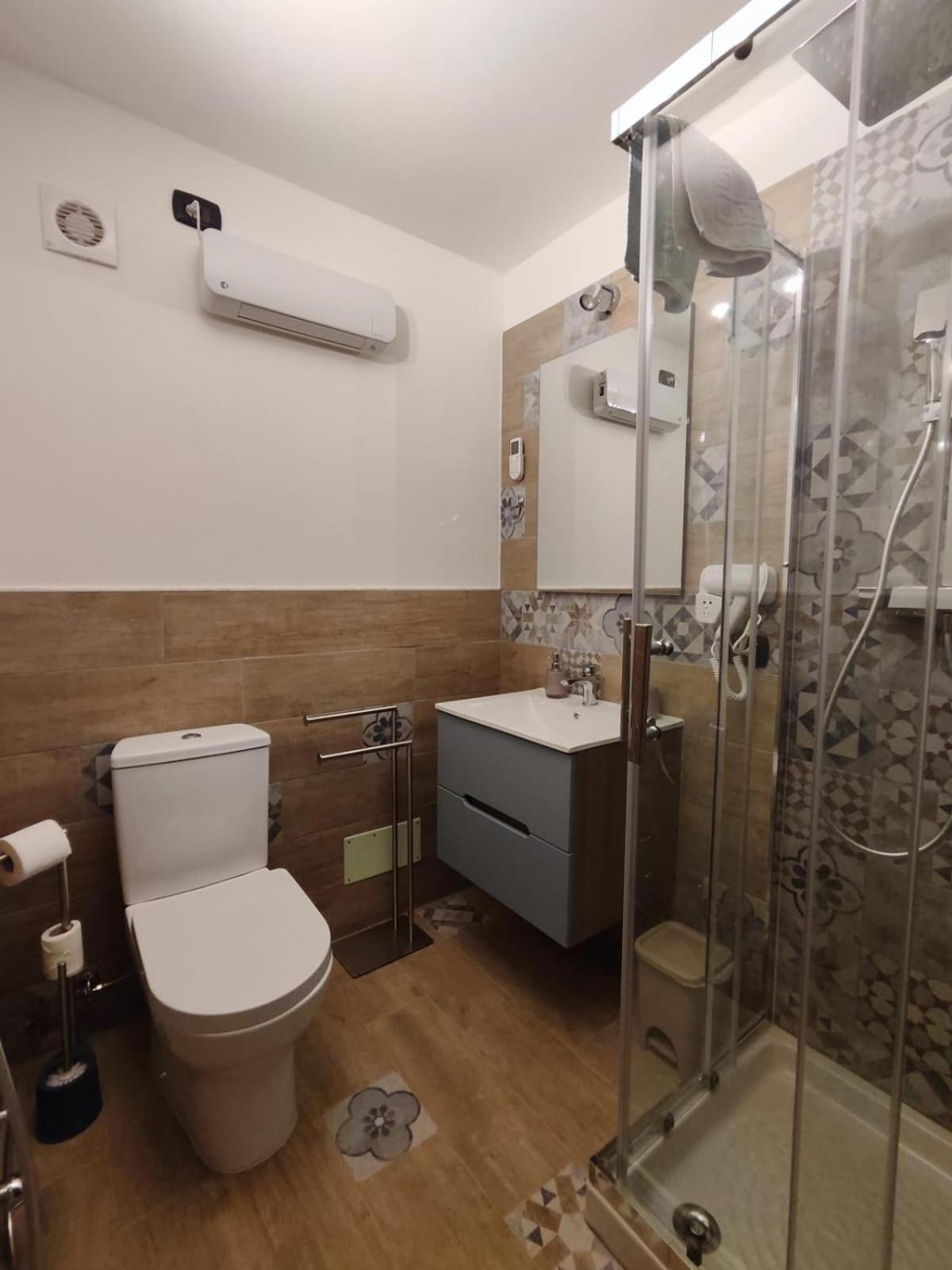 Large Double Room photo 3
