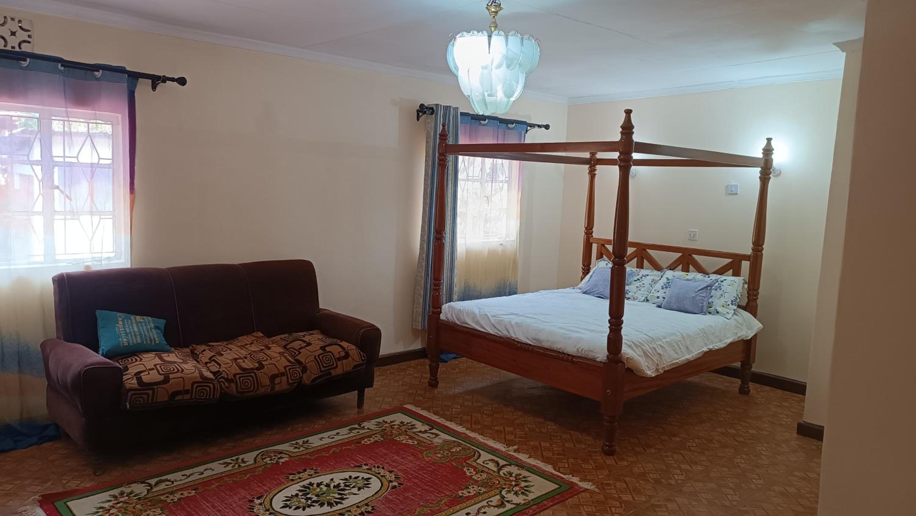 Four-Bedroom House photo 1