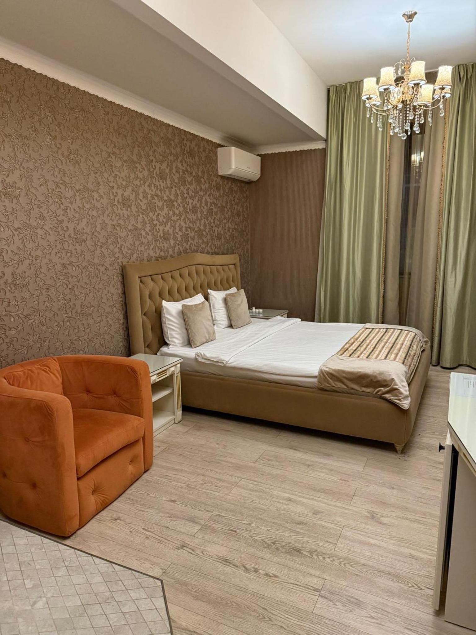 Studio with Spa Bath