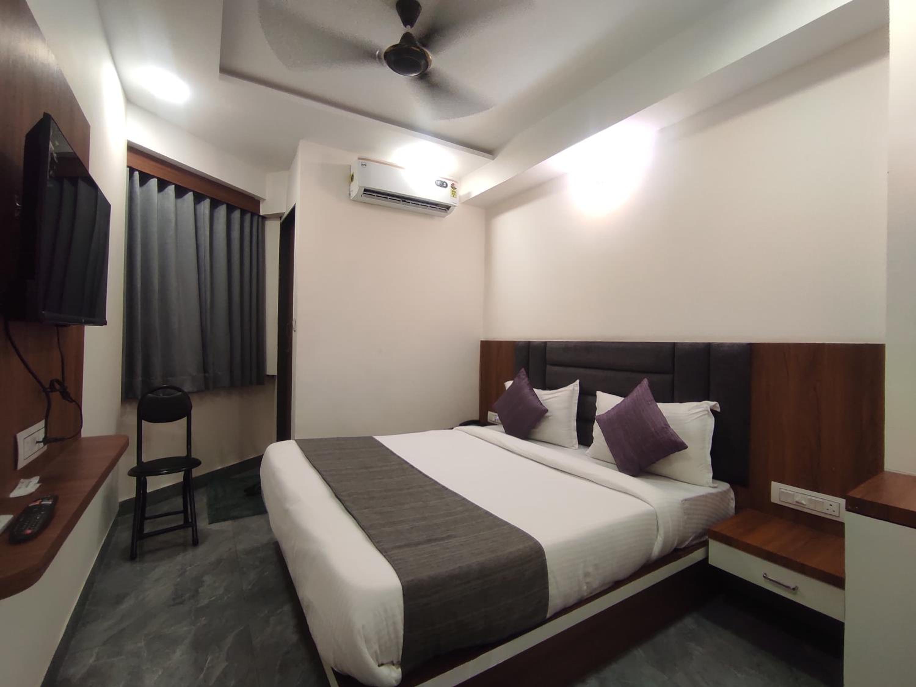 Deluxe Double Room with Shower