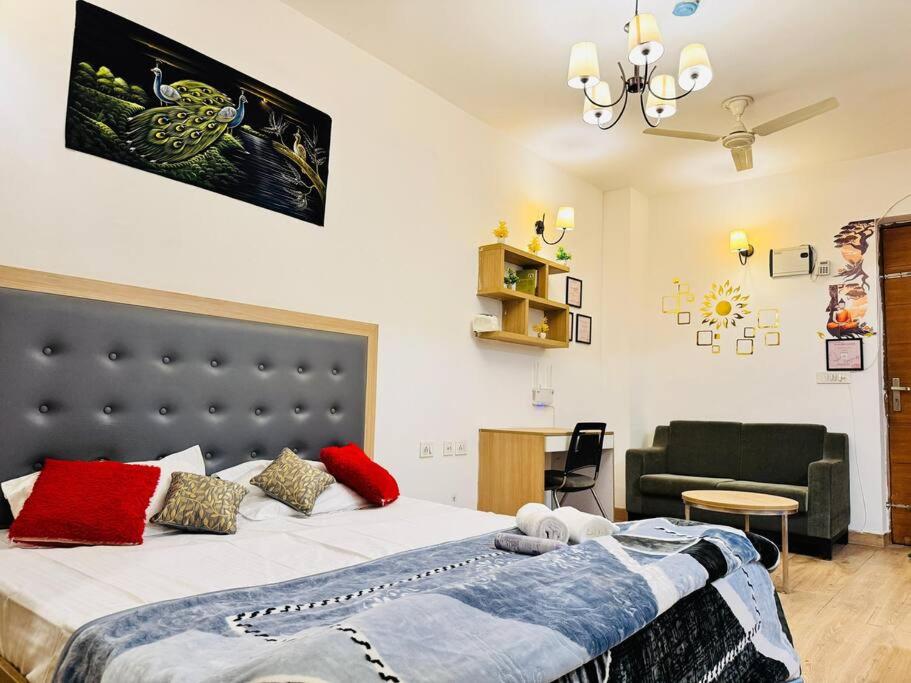 One-Bedroom Apartment photo 1