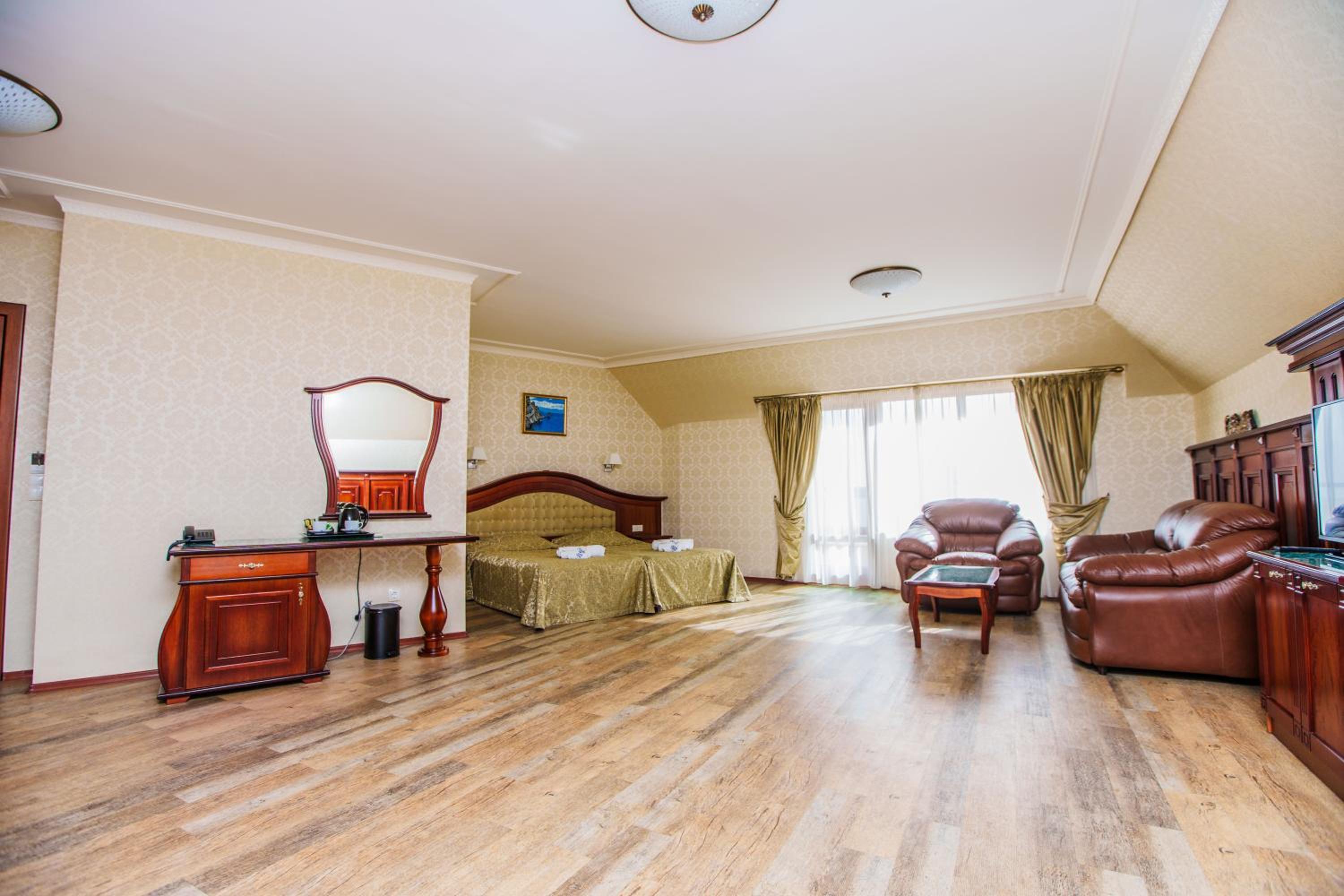 Deluxe Family Room
