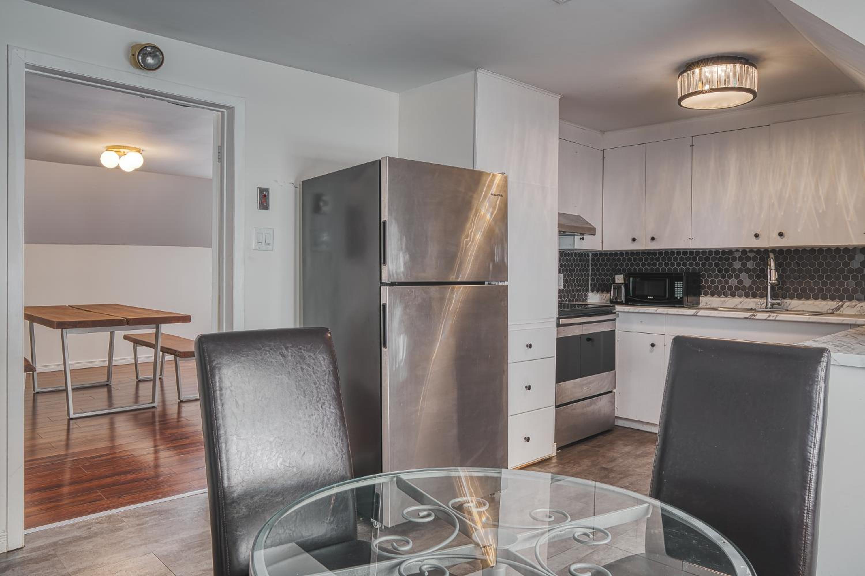 Three-Bedroom Apartment - Photo 4