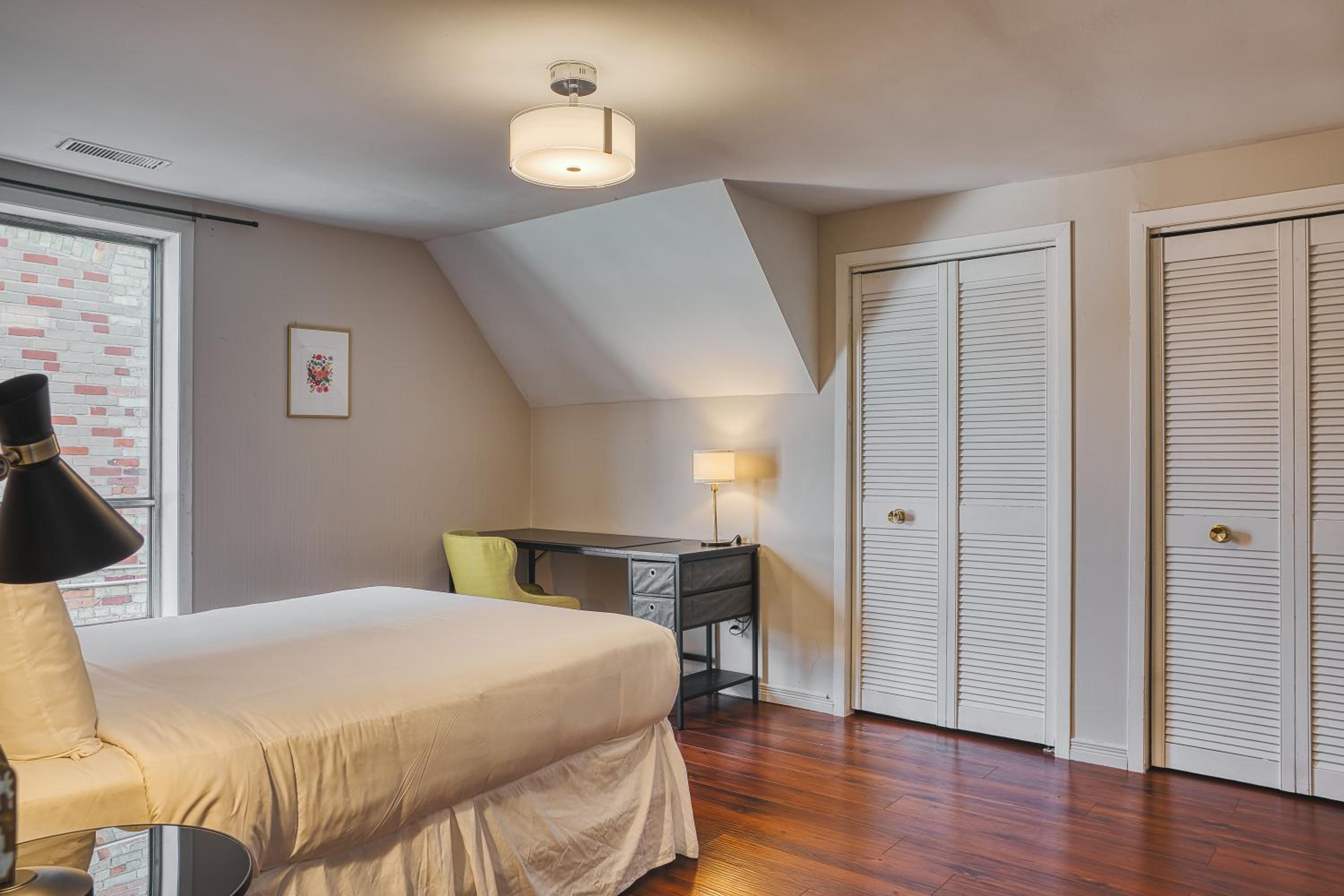 Three-Bedroom Apartment - Photo 7