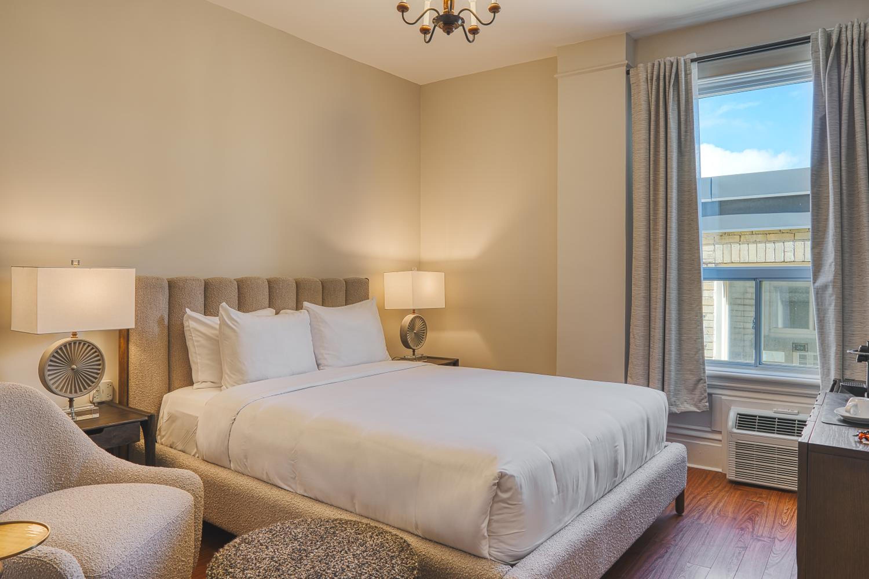 Standard Queen Room - Photo 1
