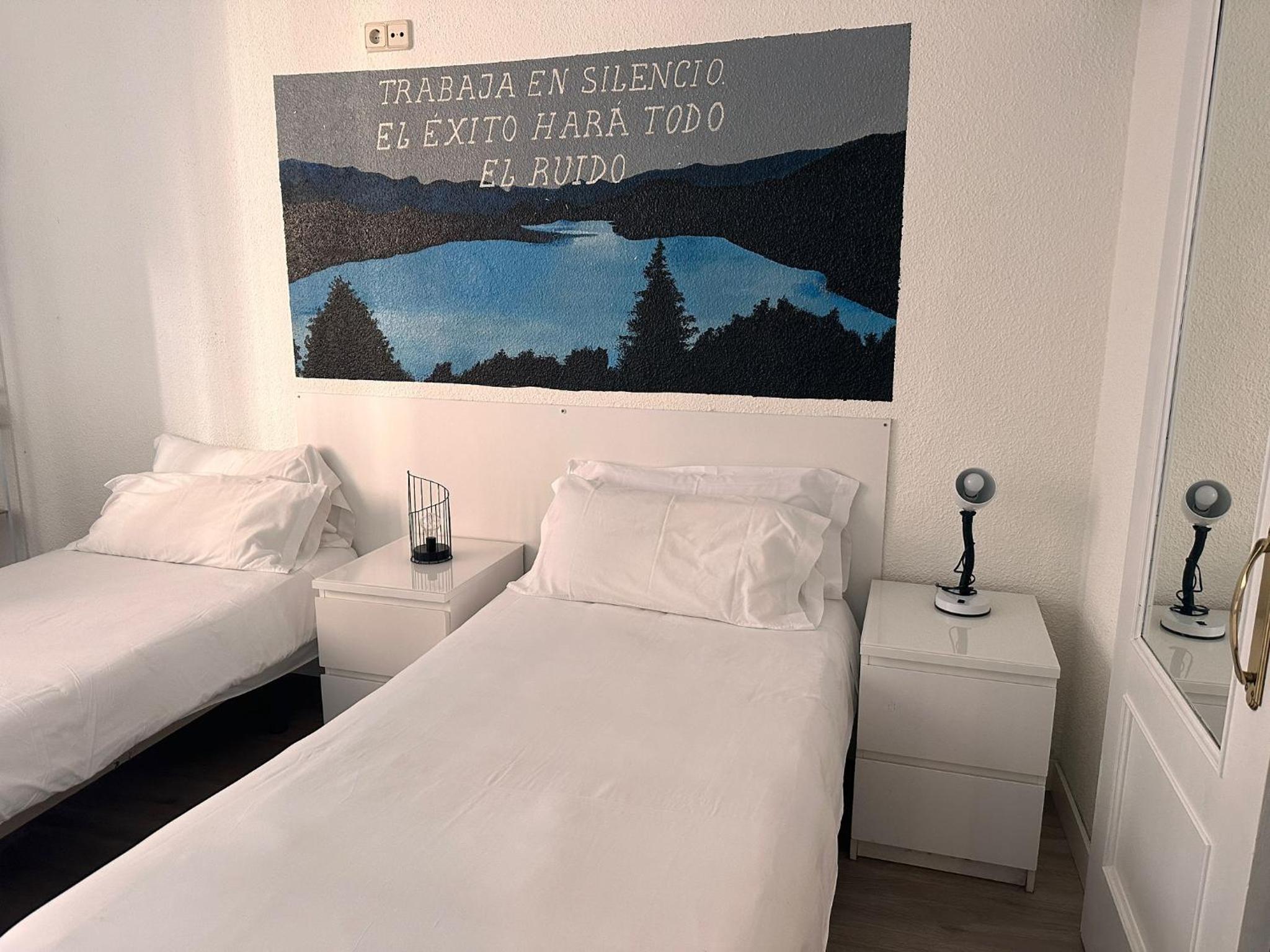 Superior Twin Room with City View - Photo 2