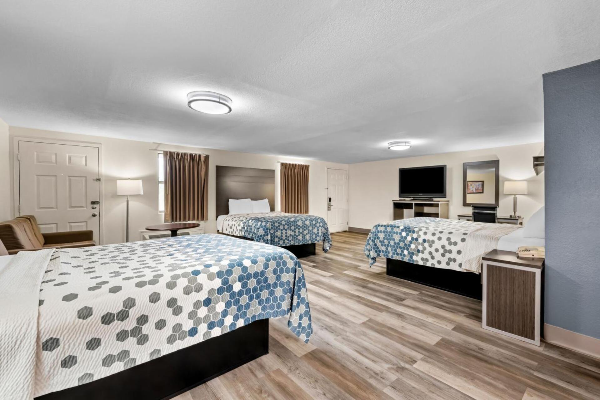 Double Room with Two Double Beds - Smoking - Photo 3