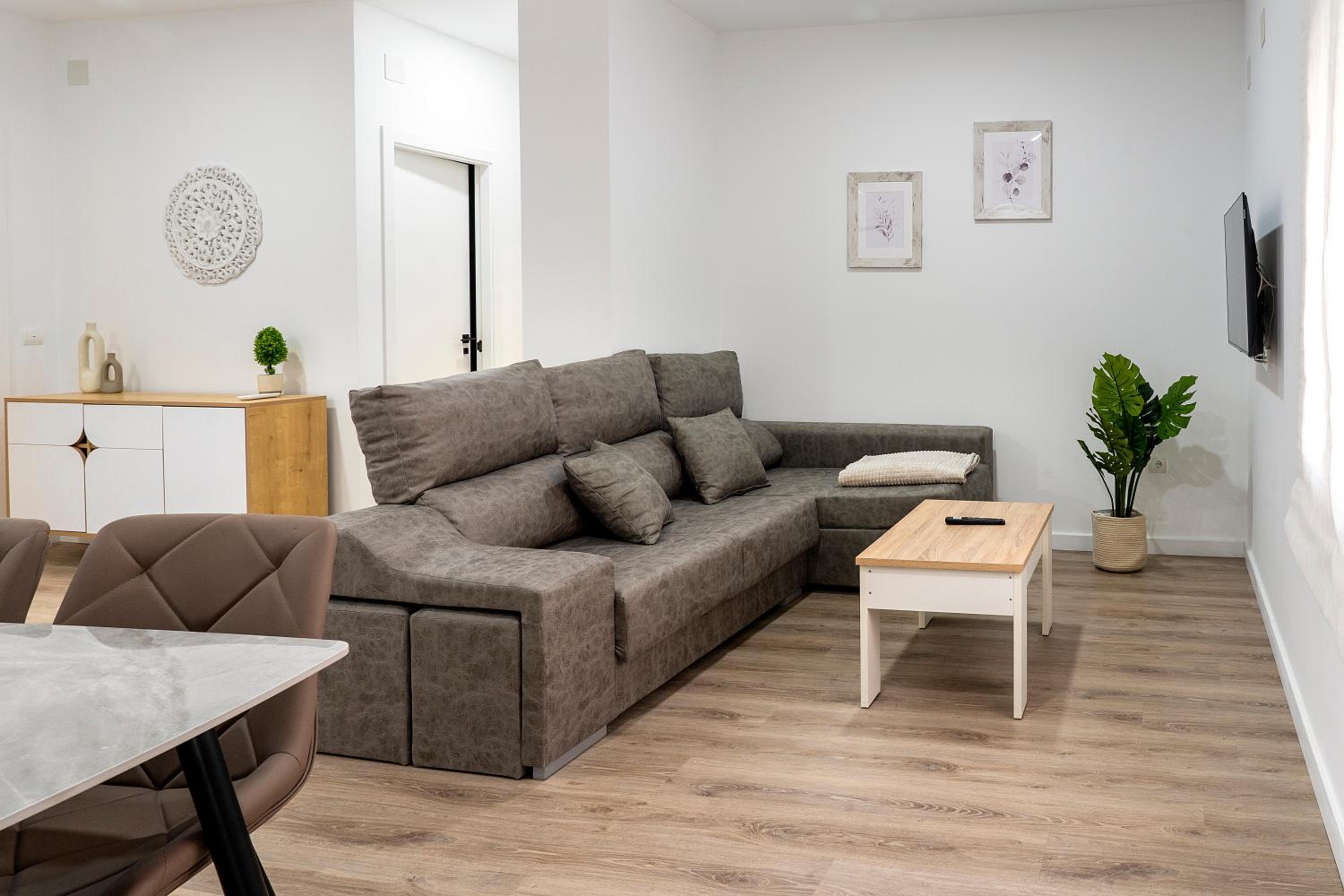 Two-Bedroom Apartment with Terrace photo 3