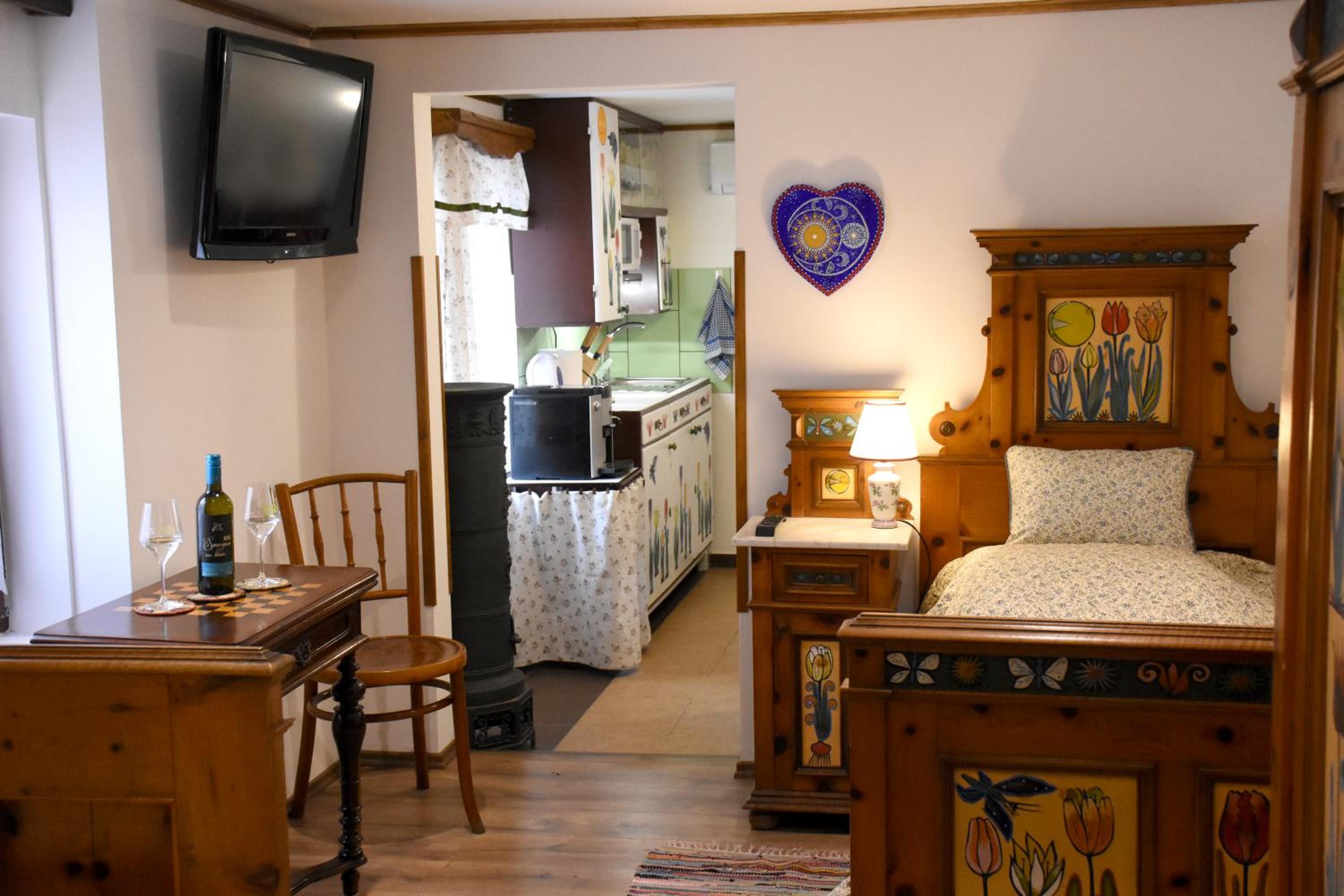 One-Bedroom Apartment photo 1