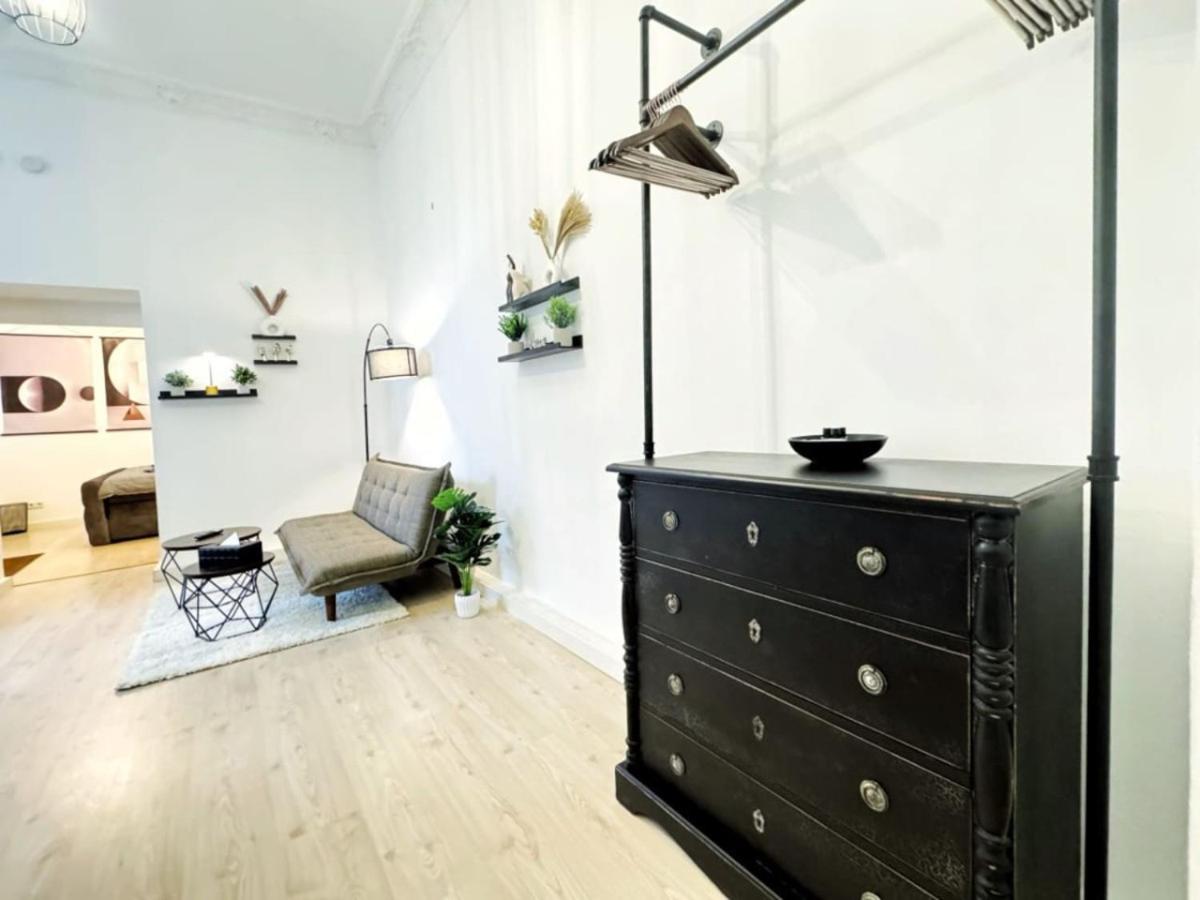 Apartment With Shared Bathroom photo 2