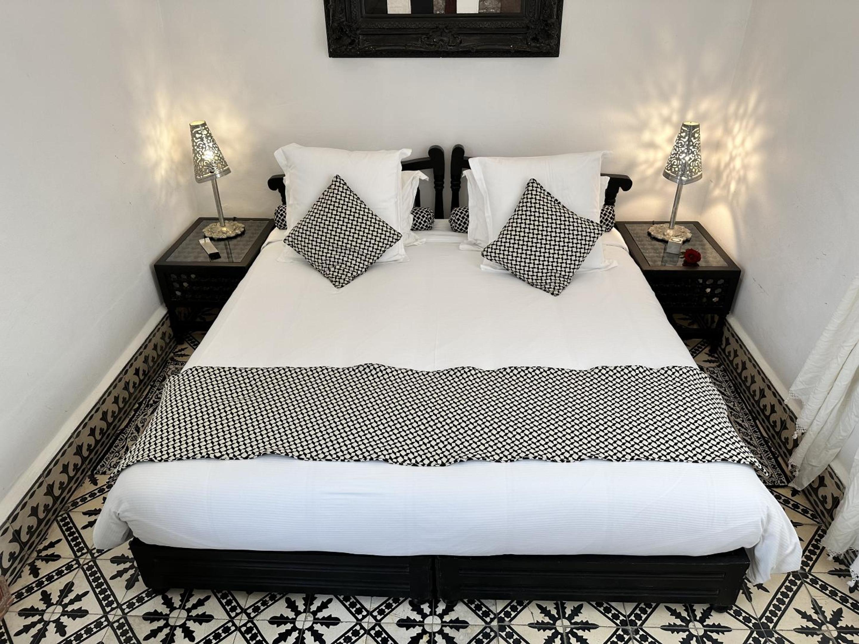 Standard Double Room - Photo 10