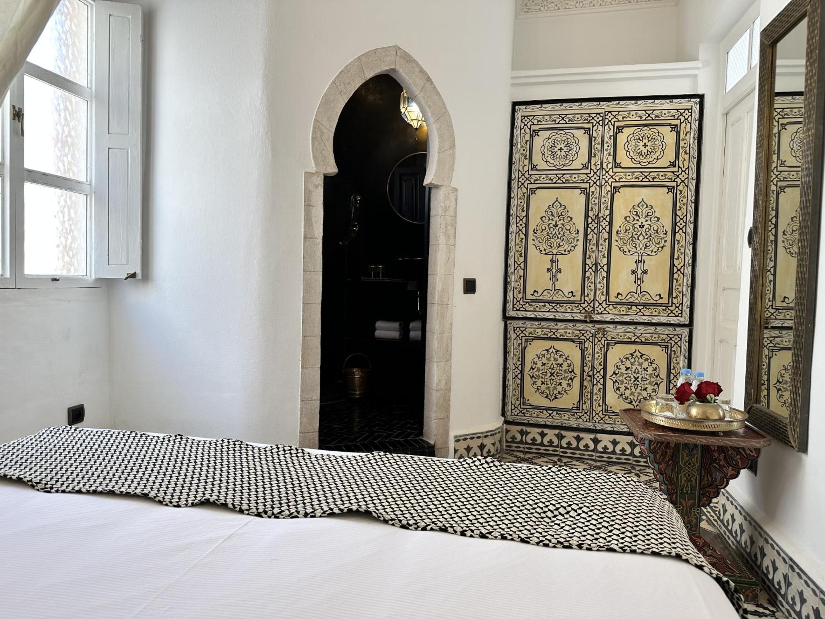 Standard Double Room - Photo 9