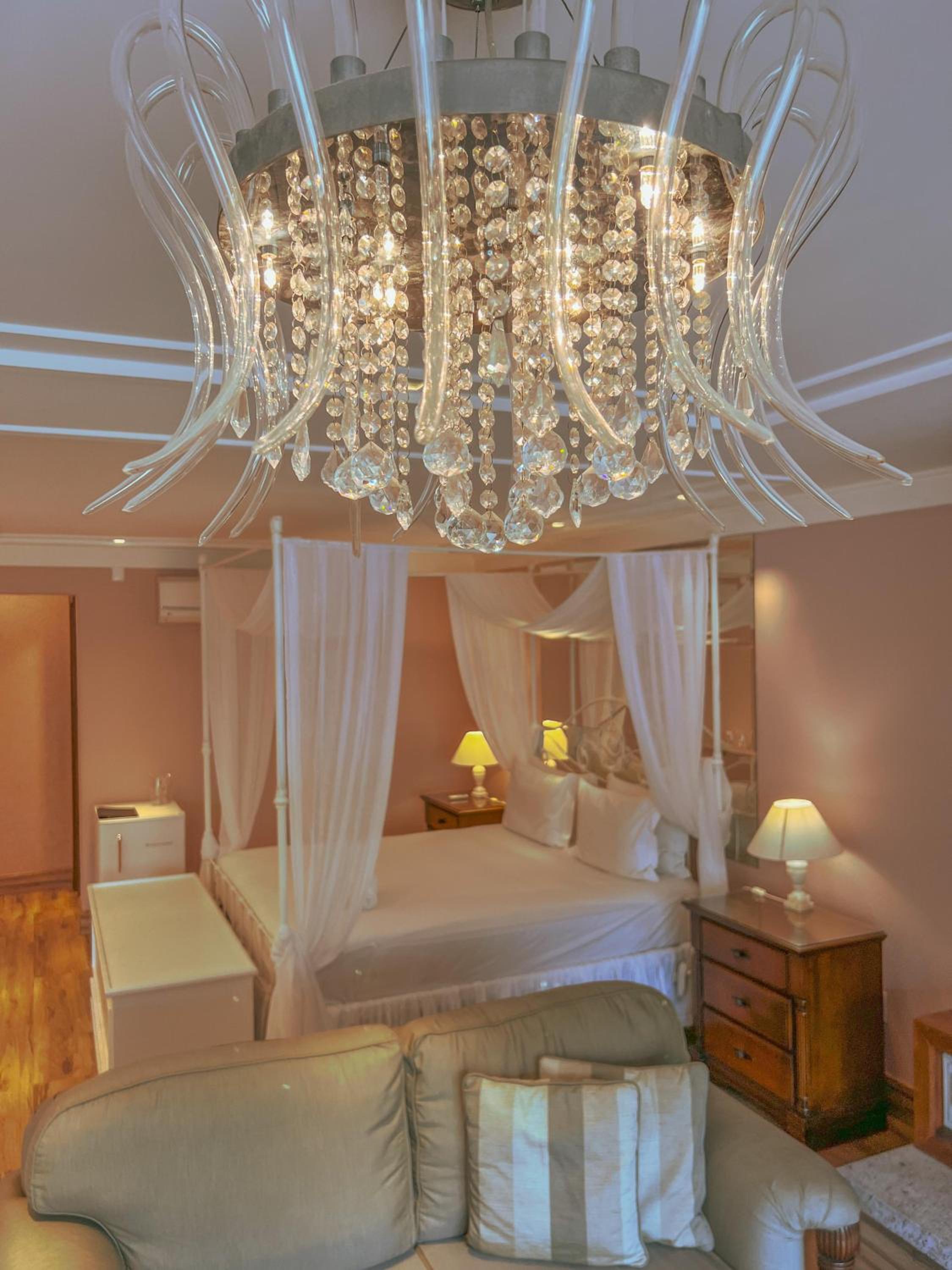 Deluxe Queen Suite
