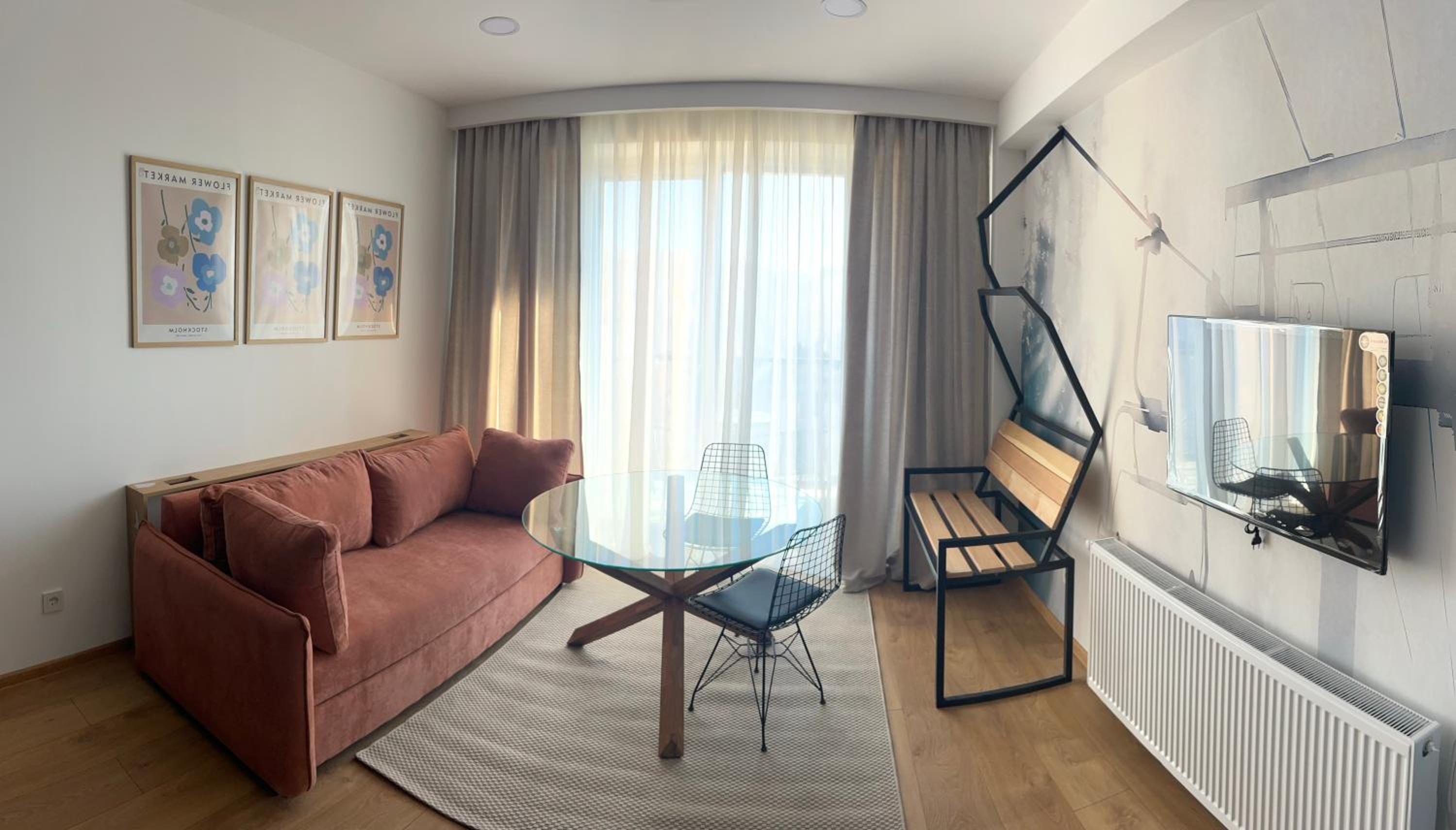 One-Bedroom Apartment with Balcony photo 1