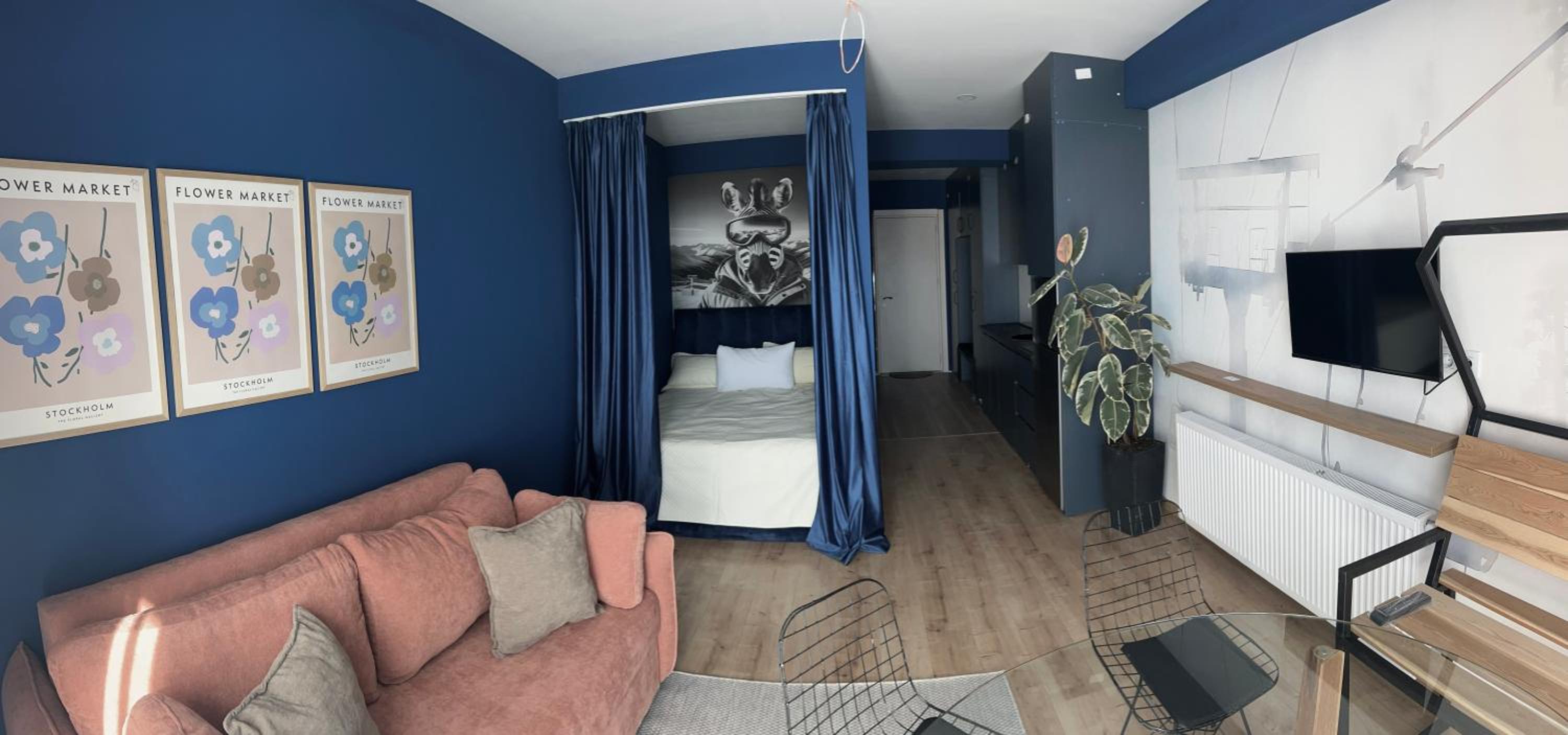 One-Bedroom Apartment with Balcony photo 1