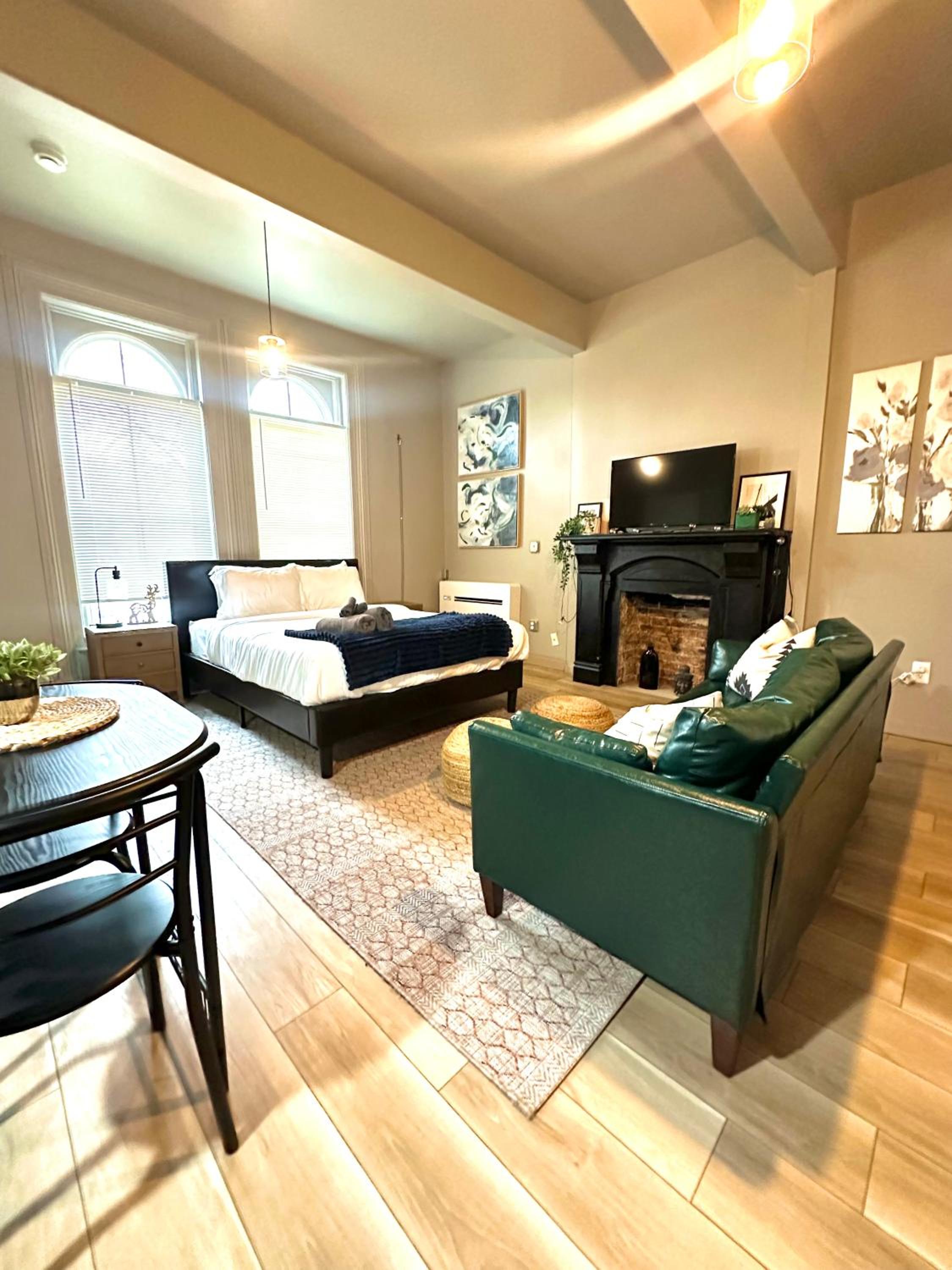 One-Bedroom Apartment photo 1
