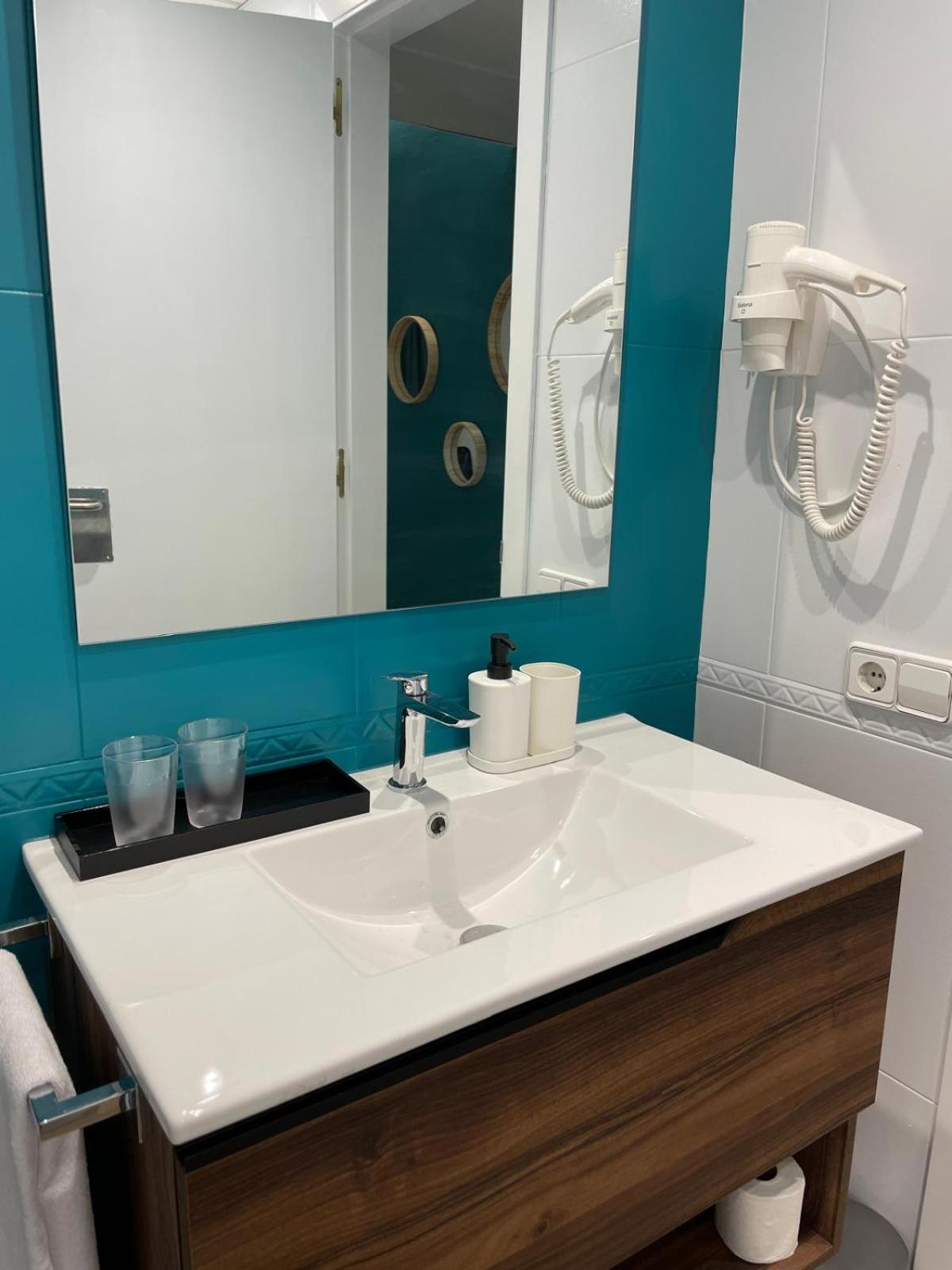 Double Room - Photo 8