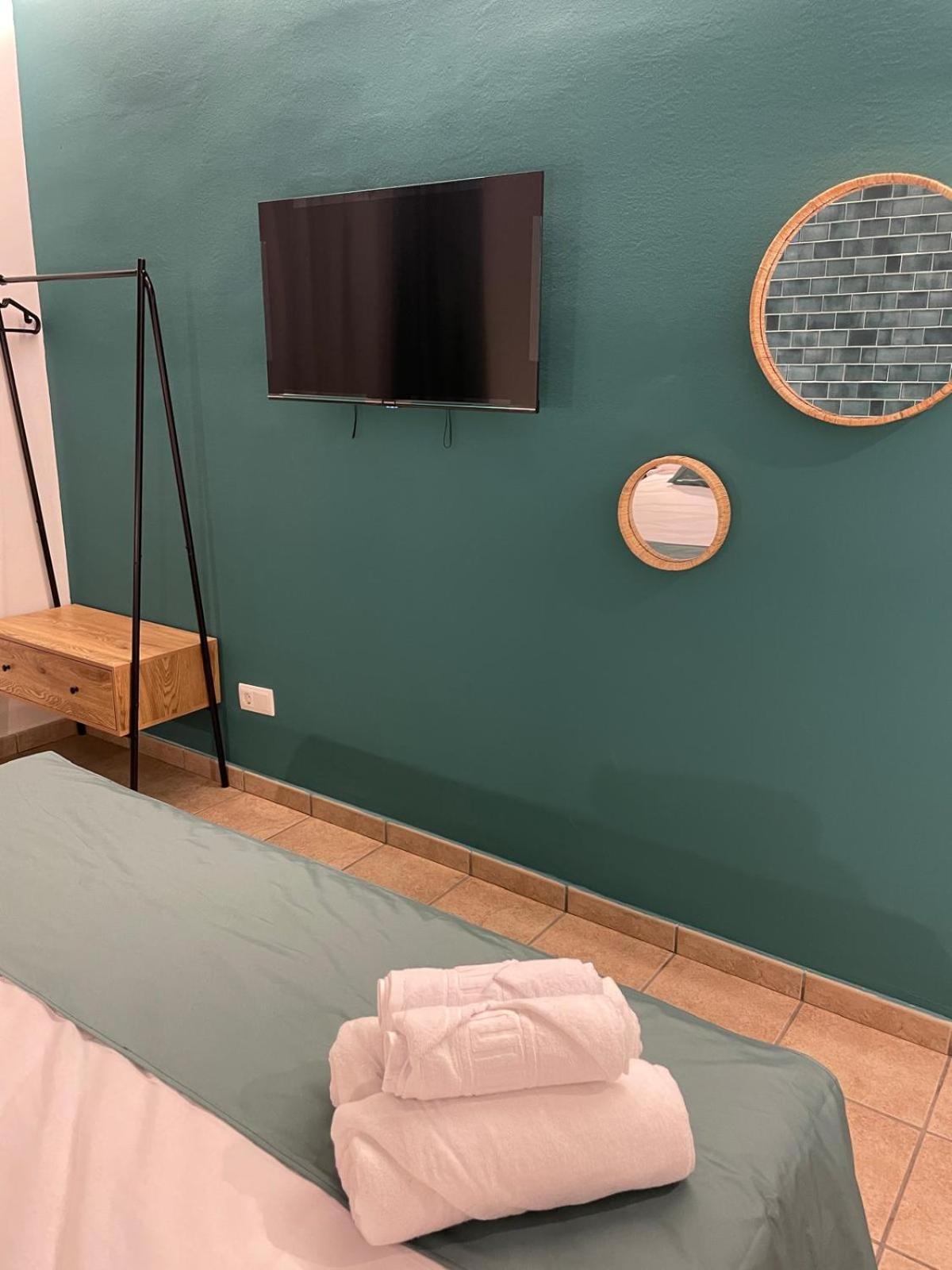 Double Room - Photo 7