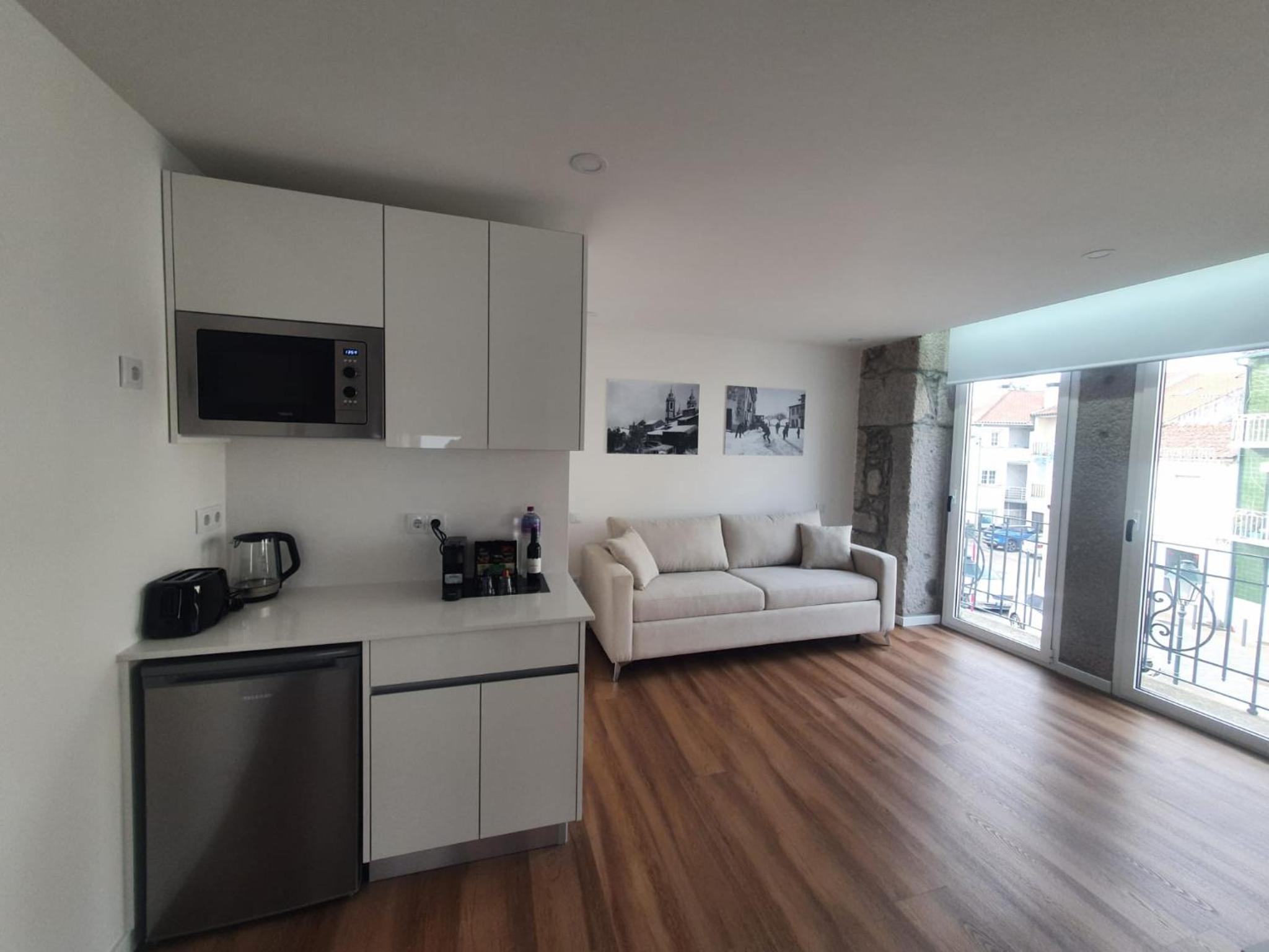 One-Bedroom Apartment with Balcony and City View photo 3