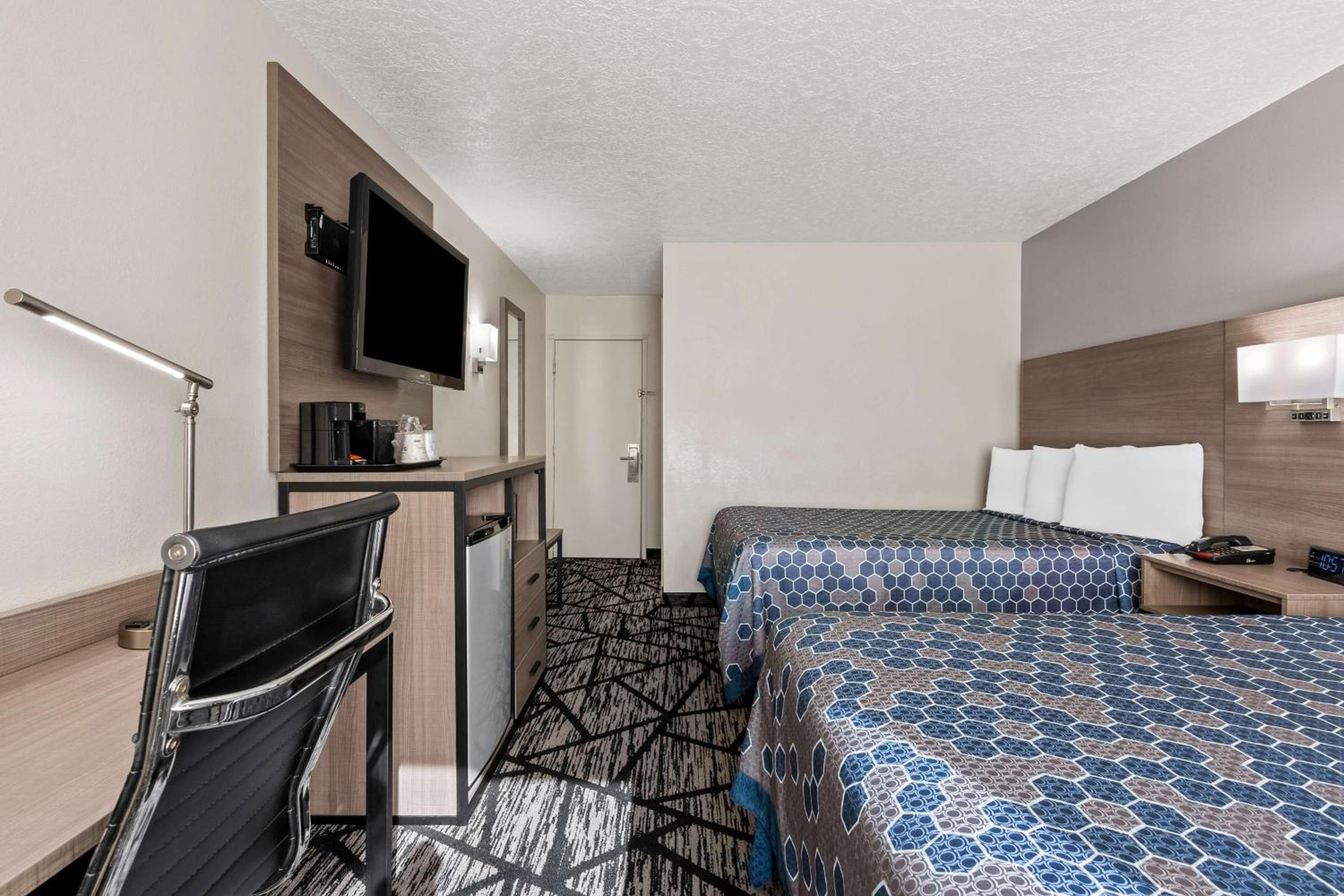 Double Room with Two Double Beds - Non-Smoking - Photo 3