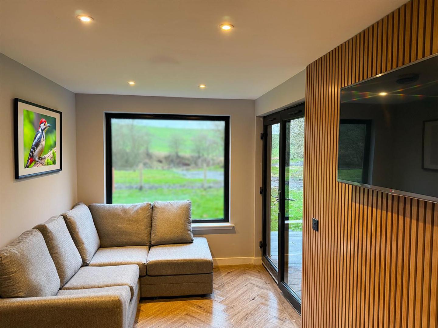 Deluxe One-Bedroom Apartment with Garden View photo 1