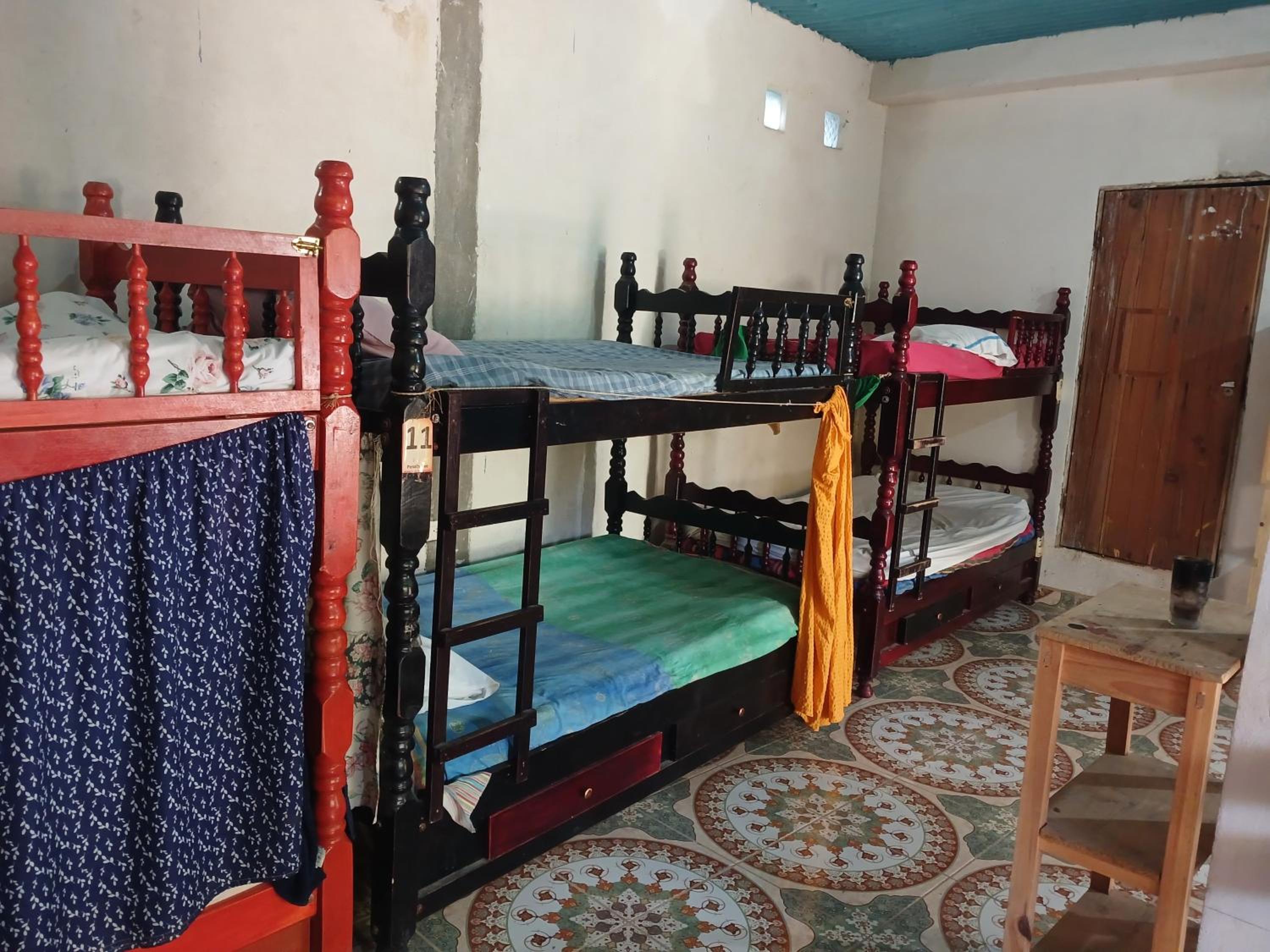 10-Bed Mixed Dormitory Room photo 3