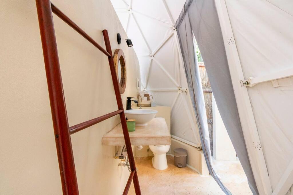 Twin Room with Private Bathroom - Photo 33