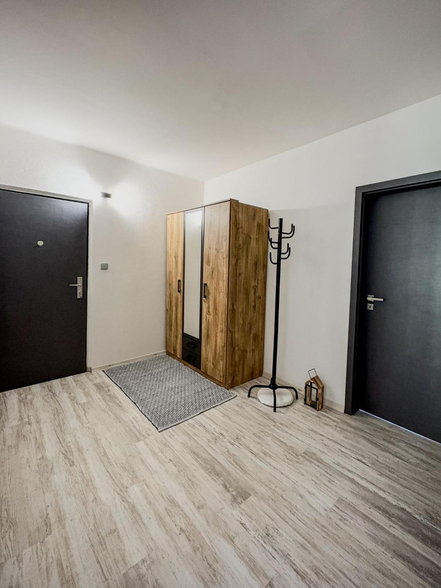 One-Bedroom Apartment photo 3