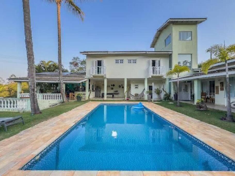 Five-Bedroom House photo 2