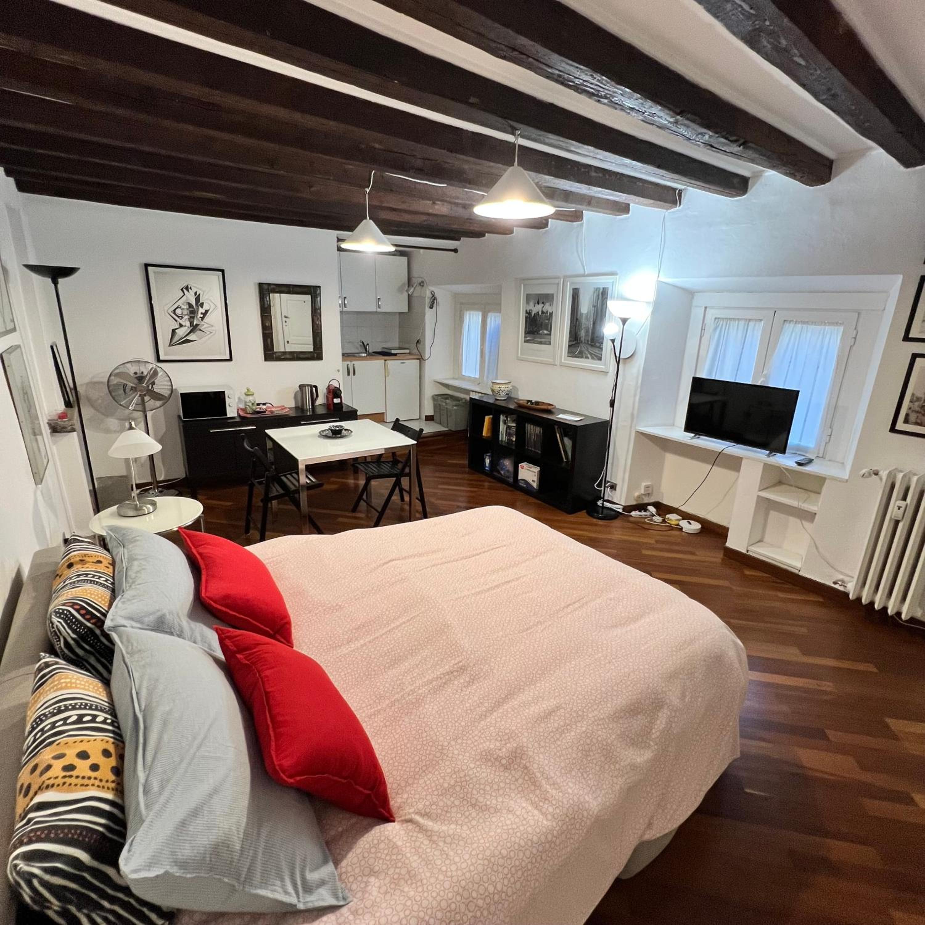 One-Bedroom Apartment