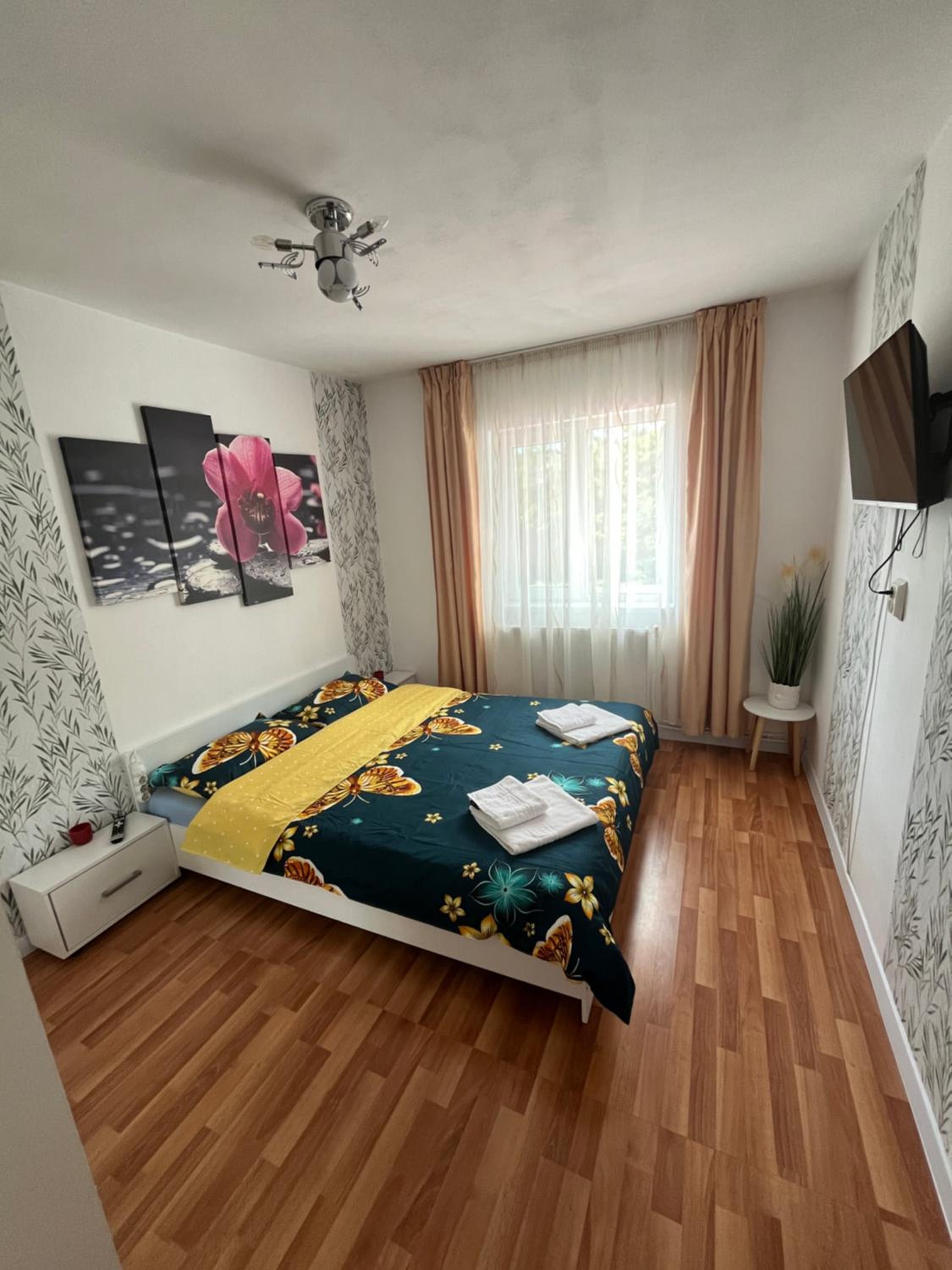 One-Bedroom Apartment photo 1