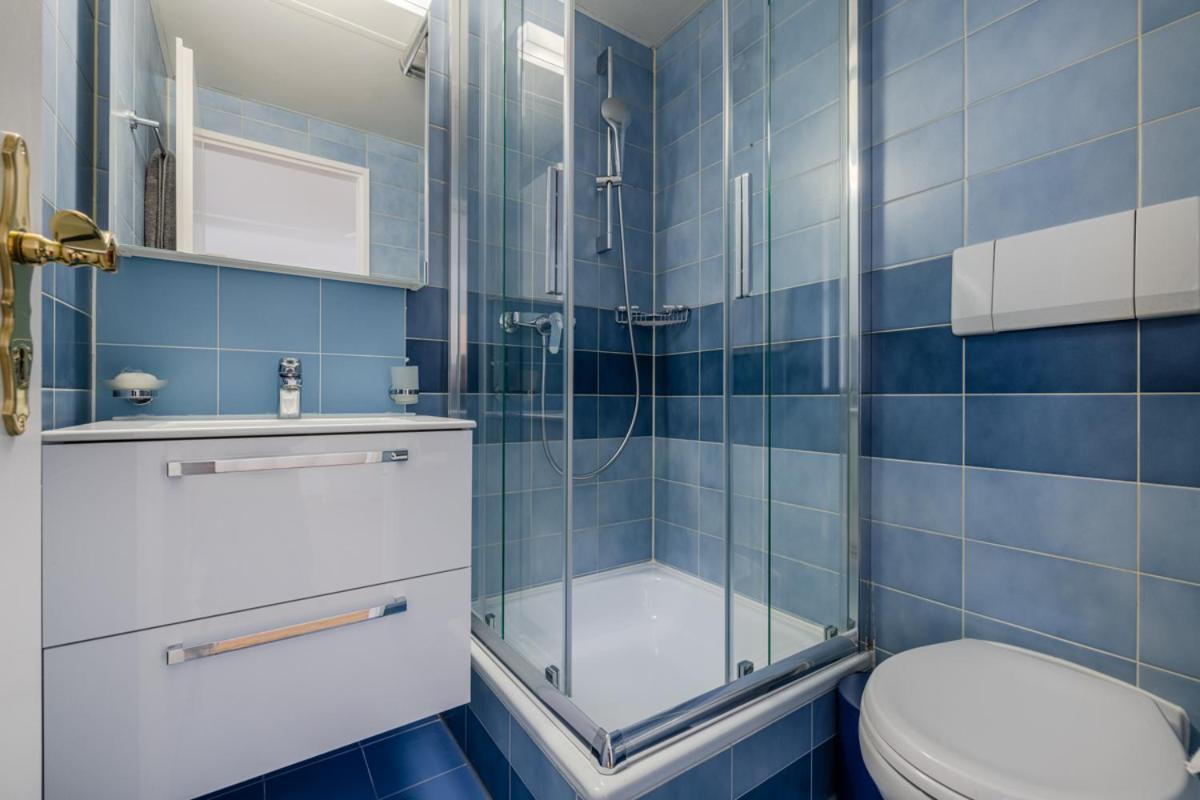One-Bedroom Apartment with City View photo 3