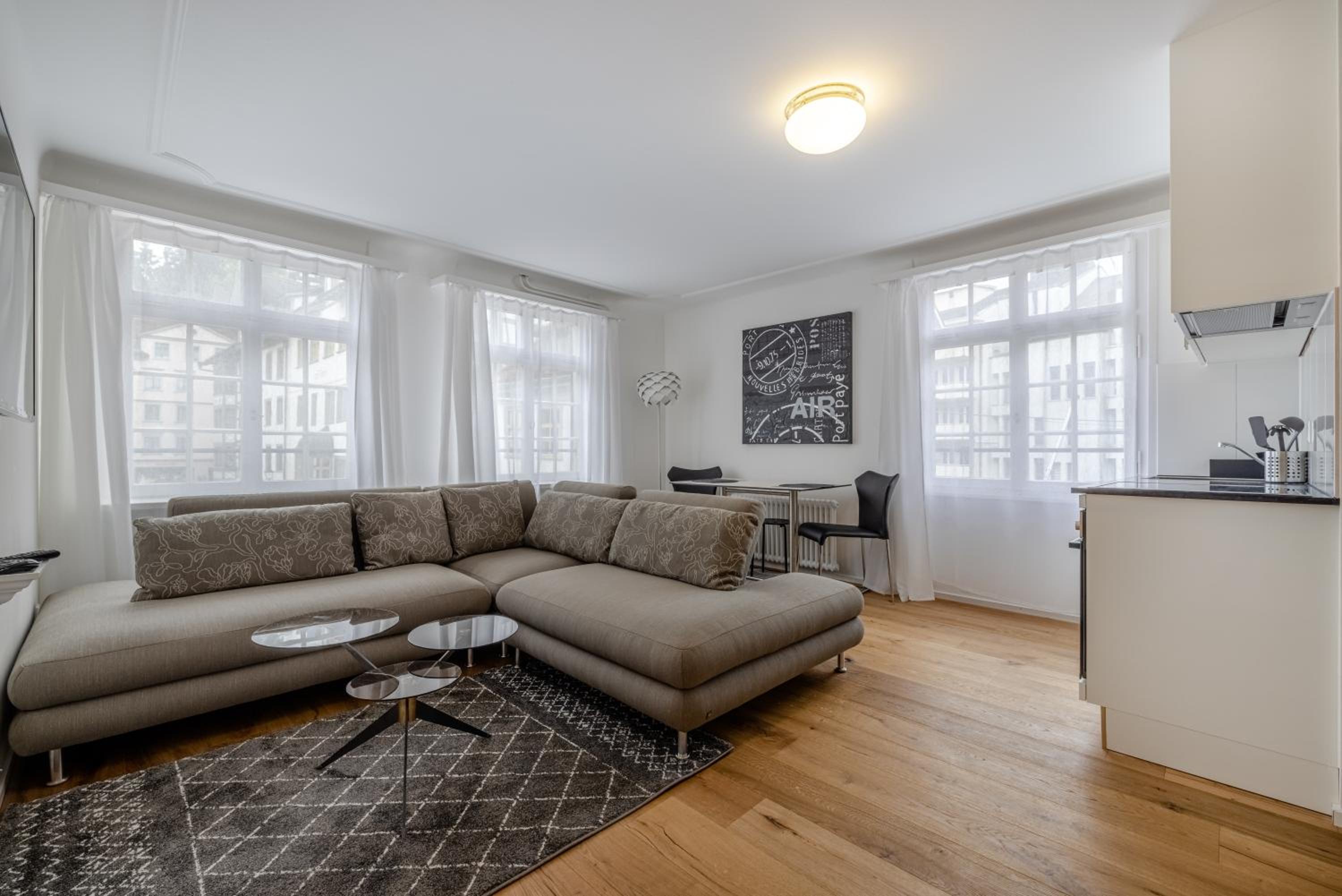 One-Bedroom Apartment with City View photo 1