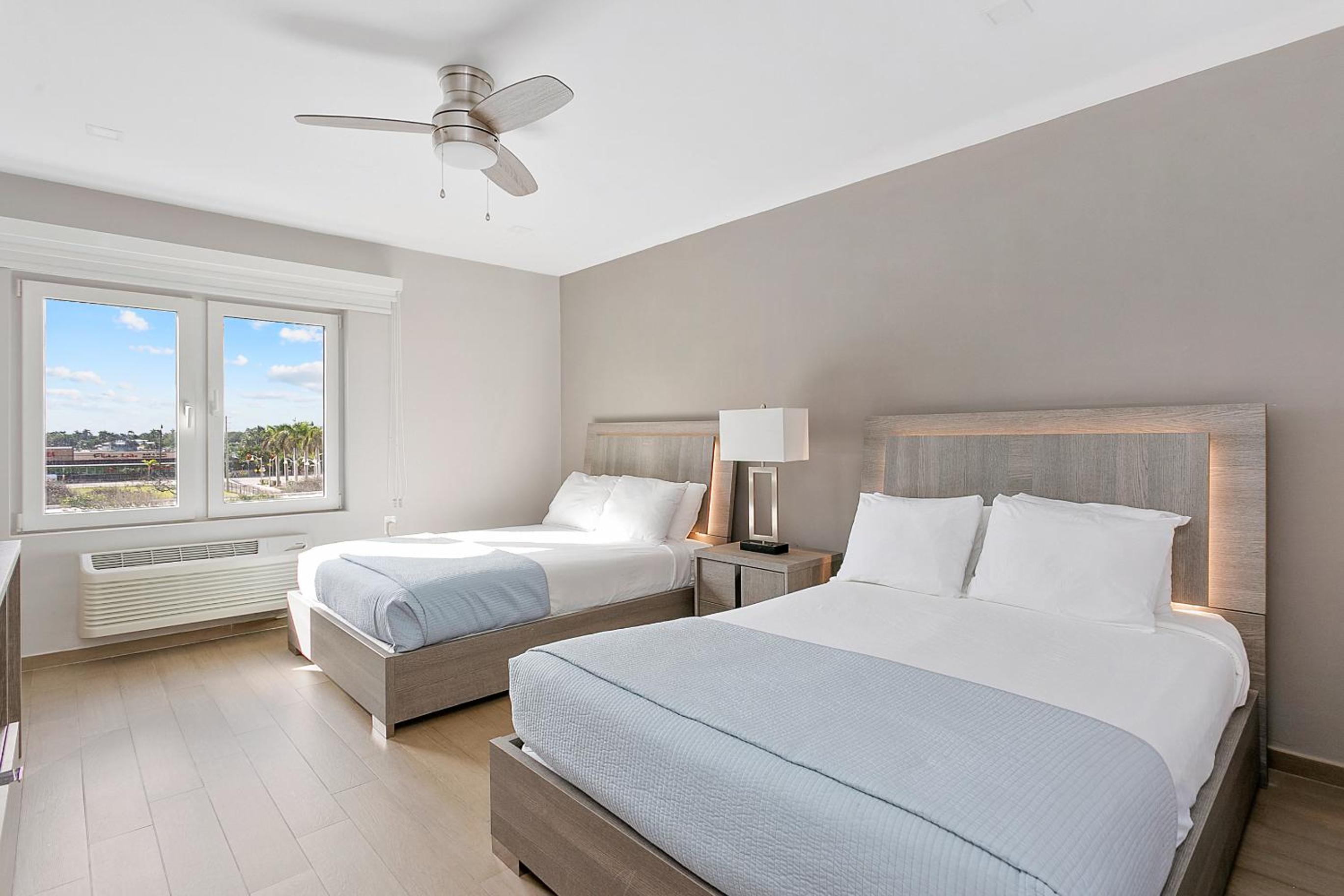 City View Room with Two Double Beds at Hotel Sheldon in Hollywood
