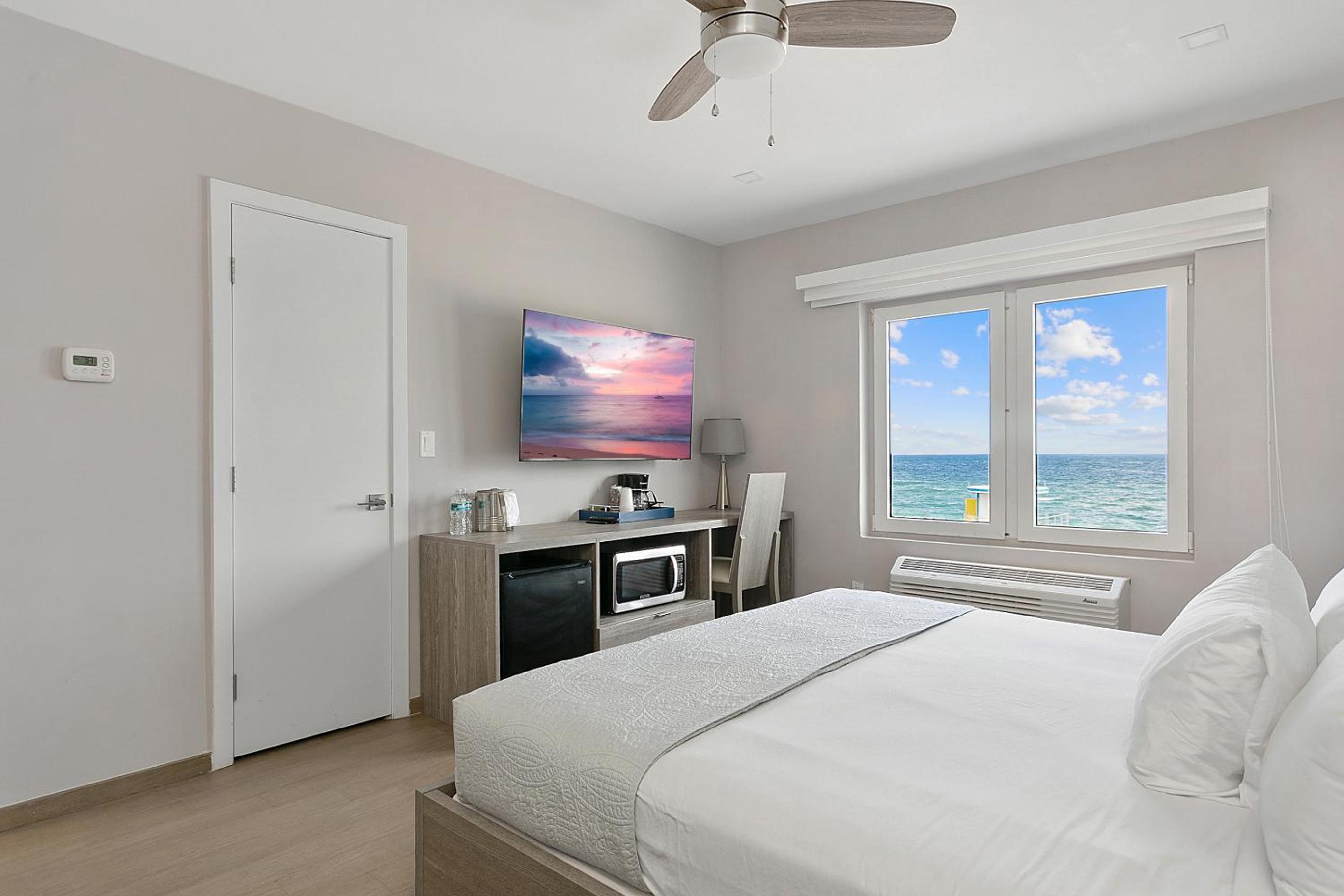 Ocean Front Room with King Bed photo 3