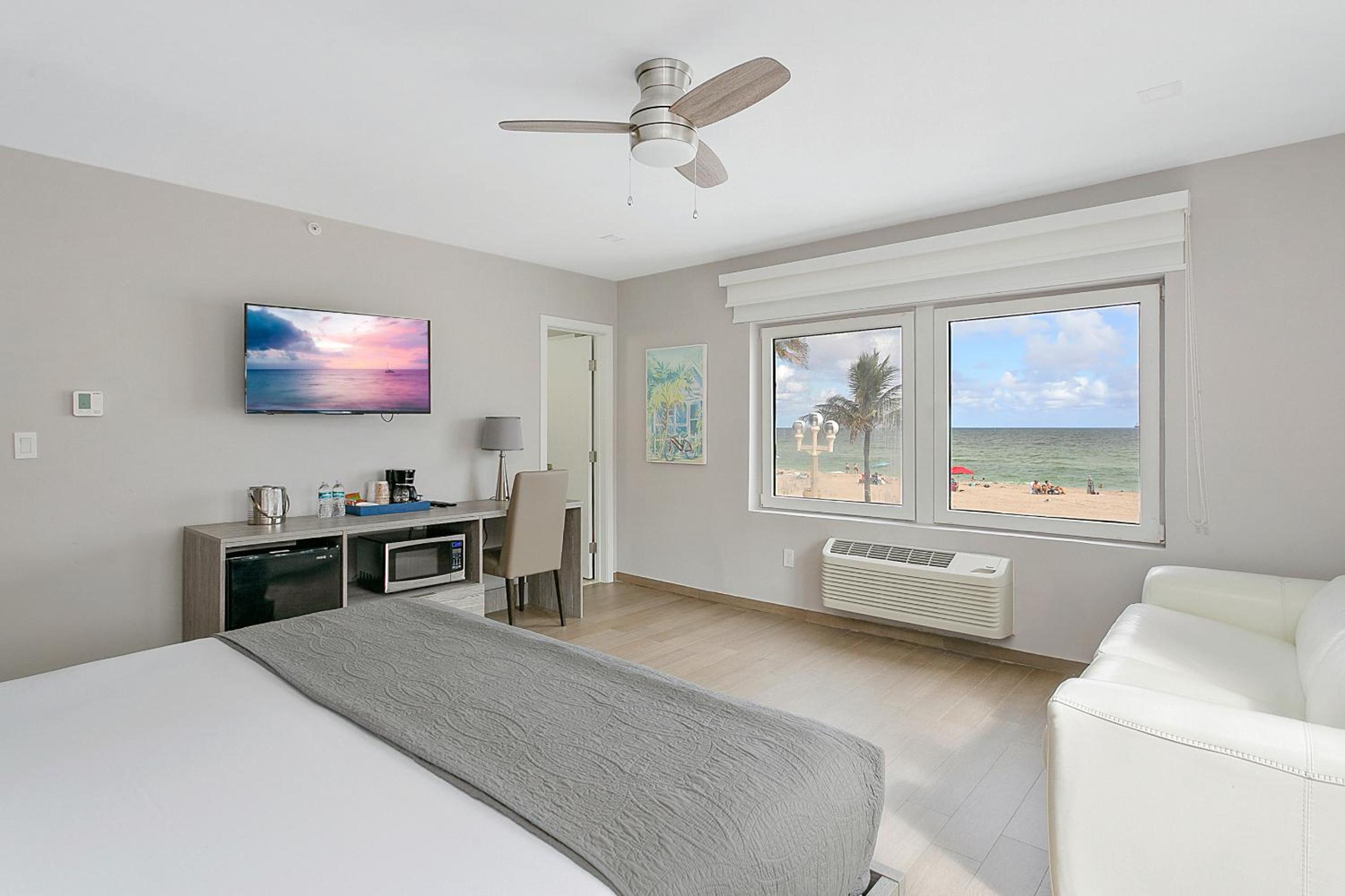 Ocean Front Deluxe Room with King Bed