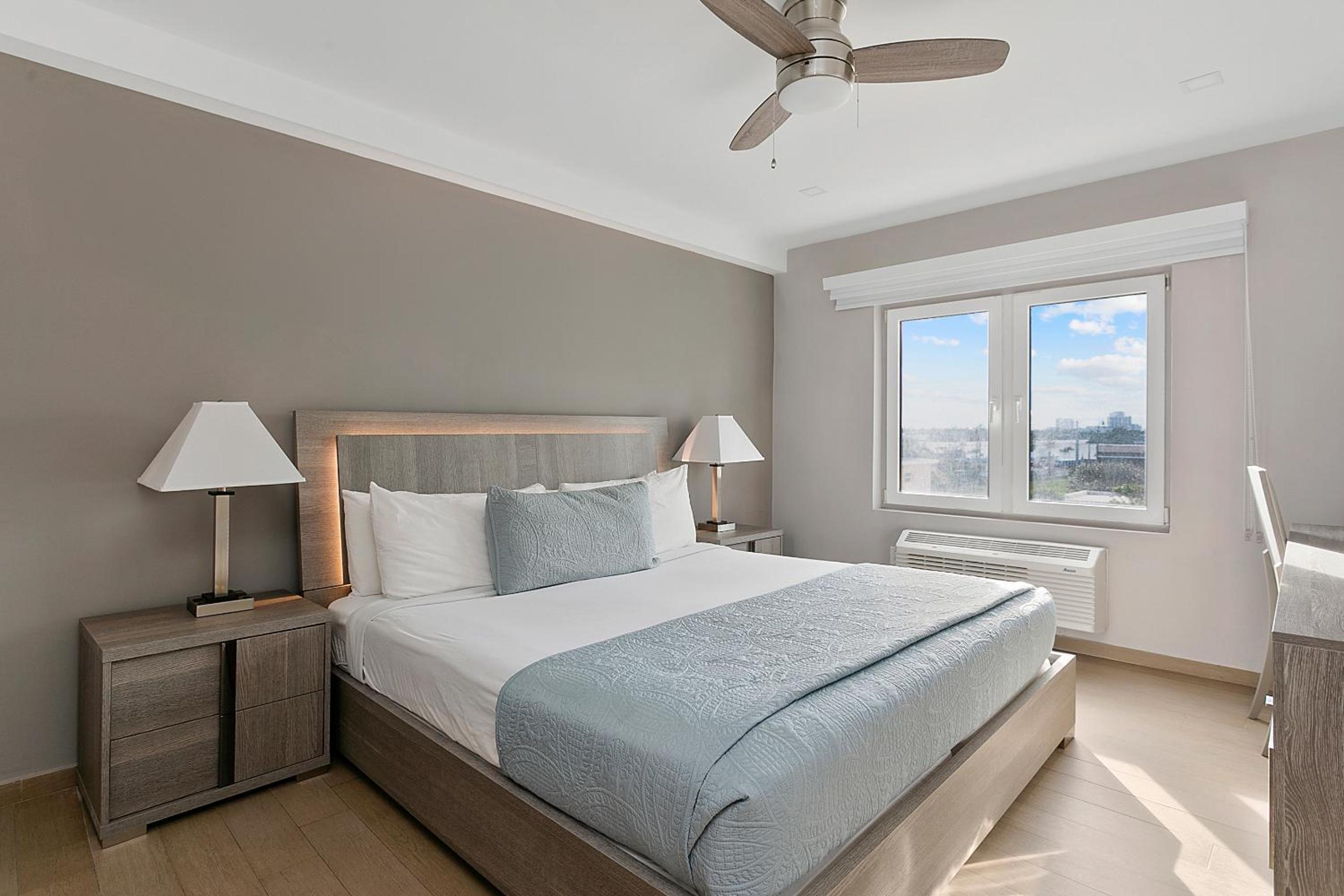 City View Room with King Bed at Hotel Sheldon in Hollywood