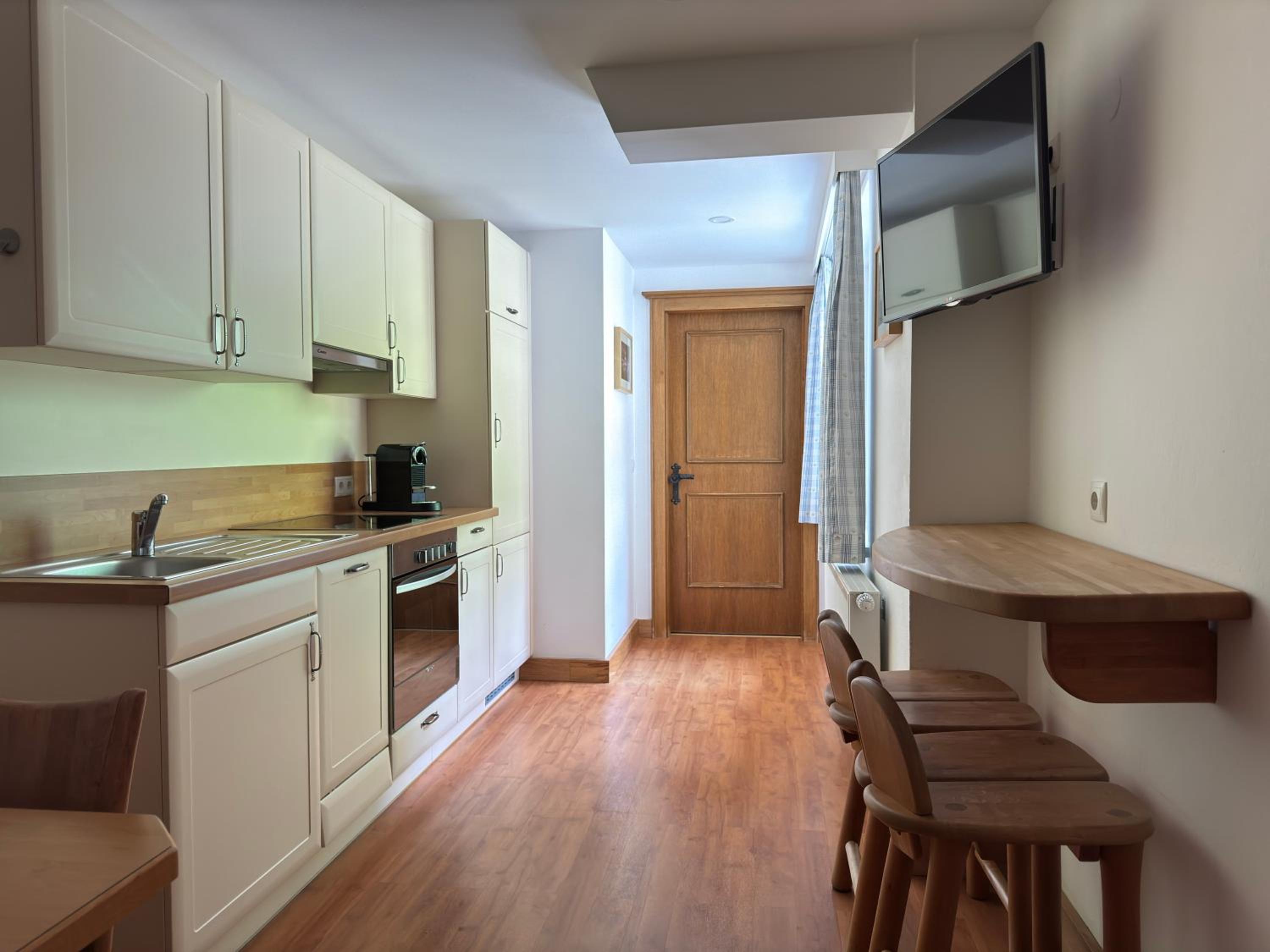 Two-Bedroom Apartment - Photo 9