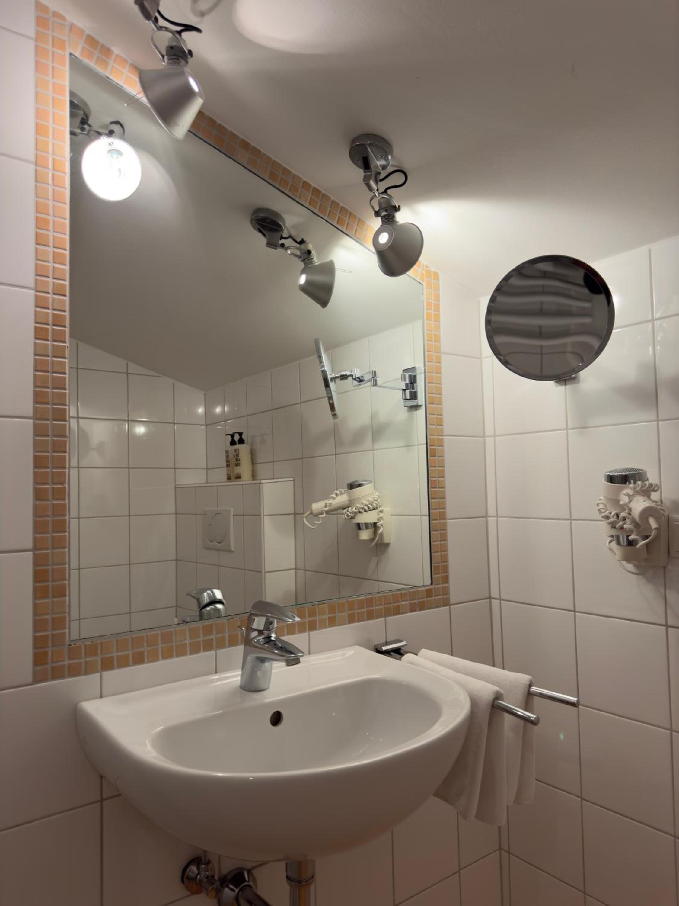 One-Bedroom Apartment - Photo 4