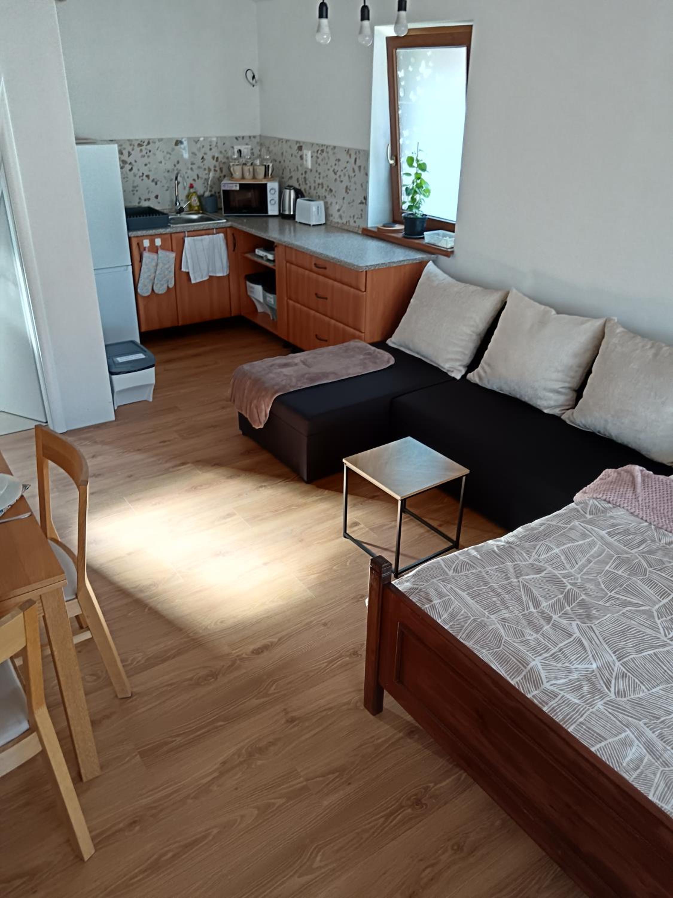 One-Bedroom Apartment photo 1