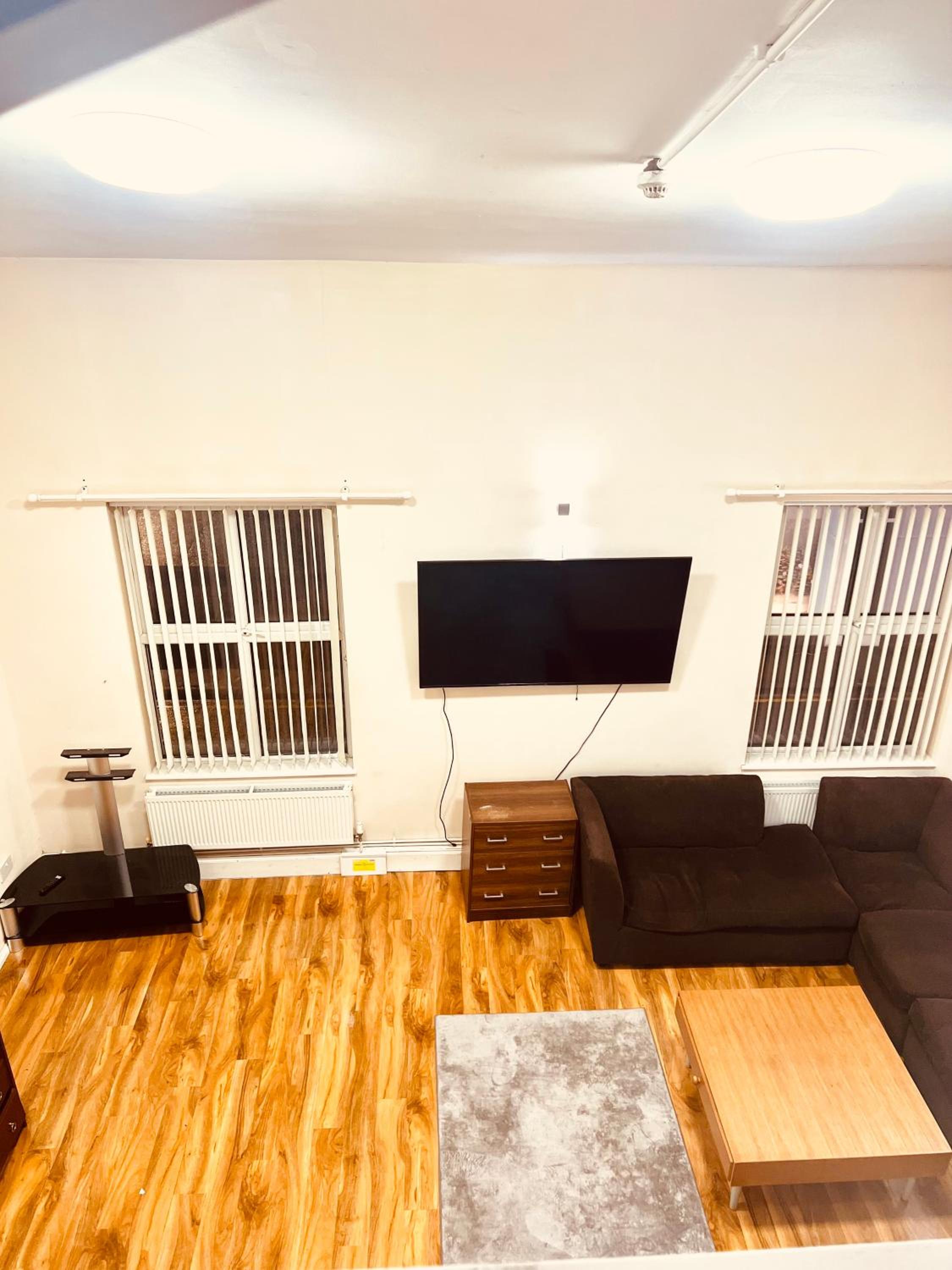 One-Bedroom Apartment photo 1