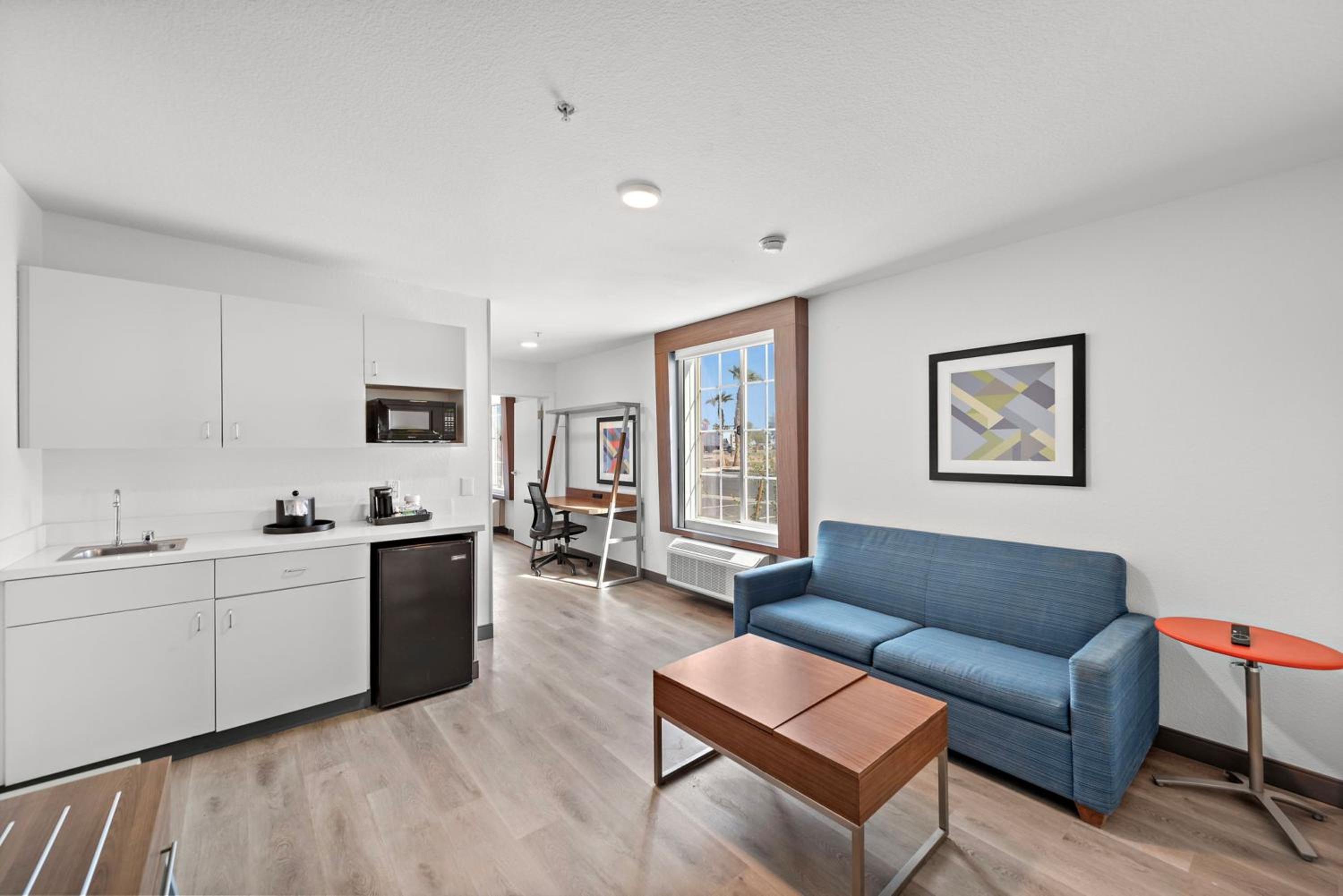King Studio Suite with Microwave and Fridge - Photo 1