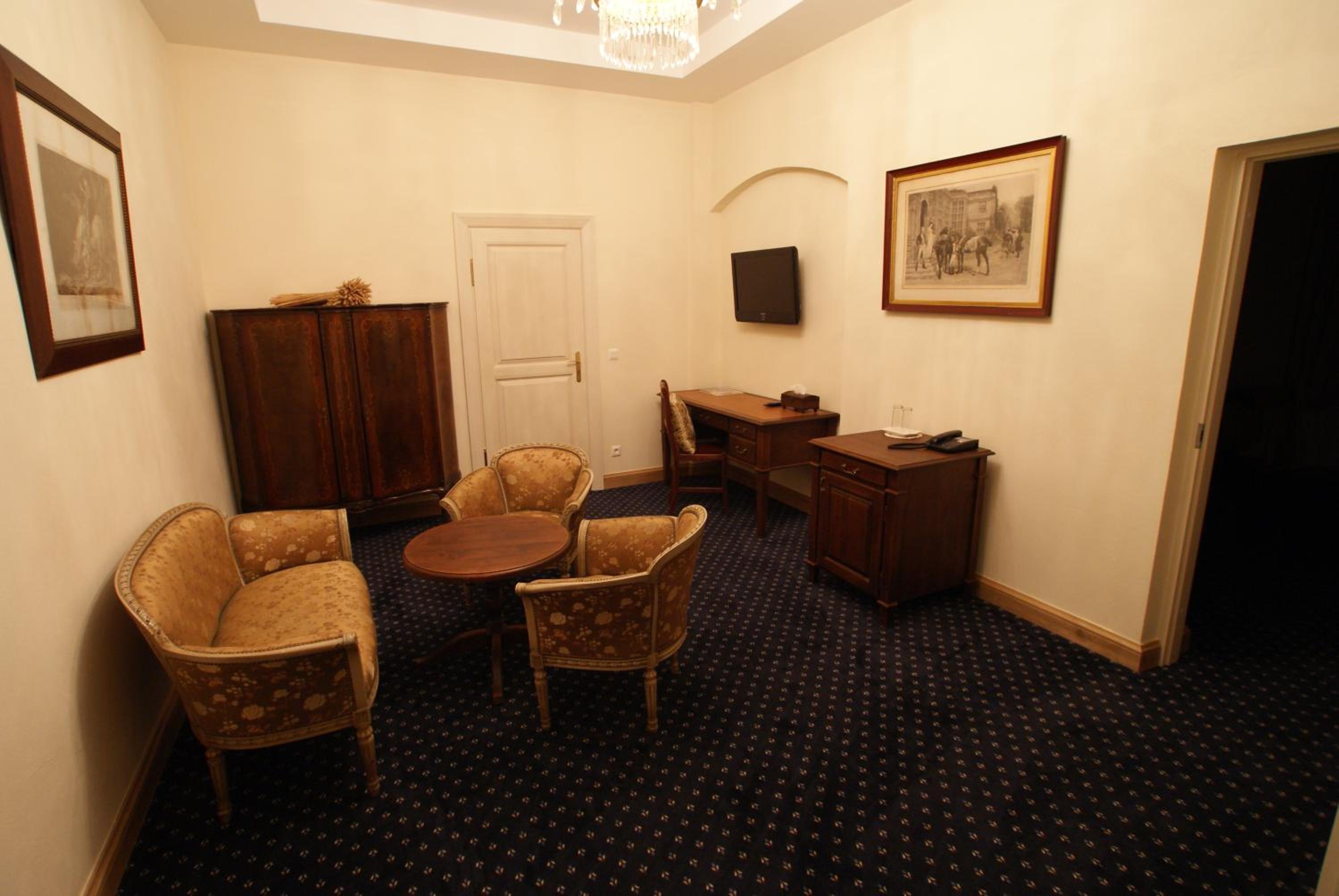 Luxury Suite photo 2