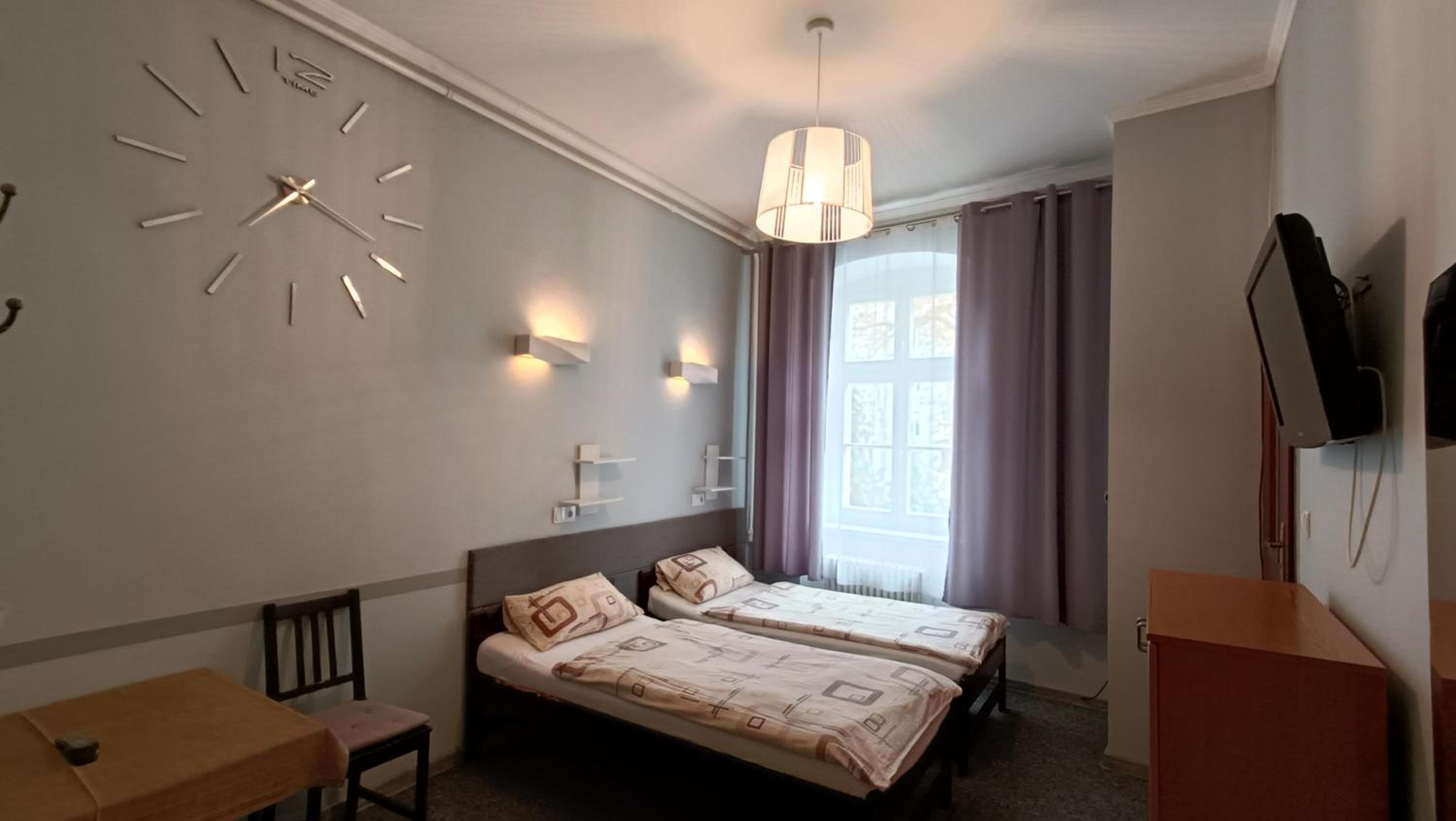 Twin Room with Private Bathroom - Photo 1