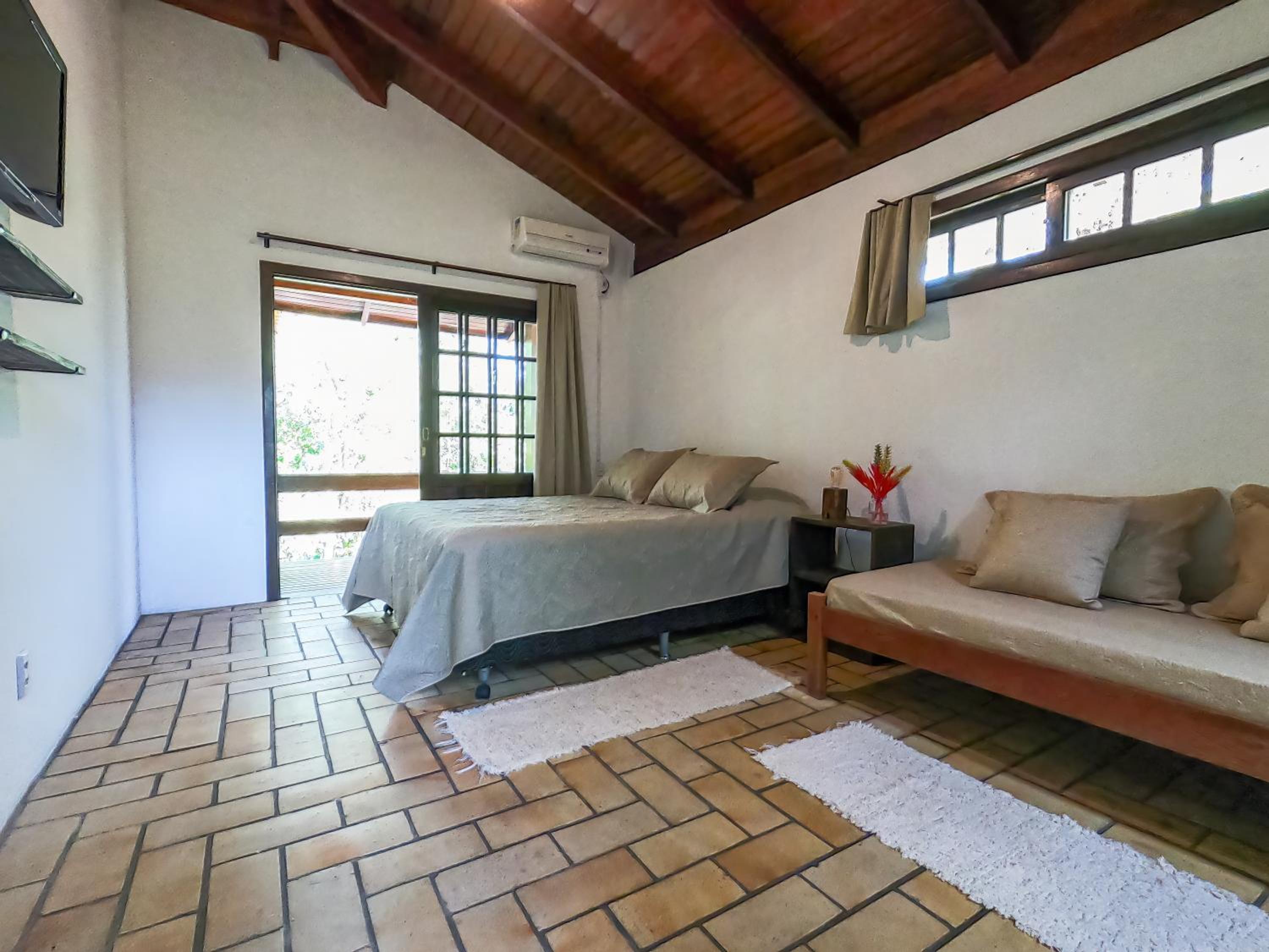 Studio Apartment with Balcony photo 3