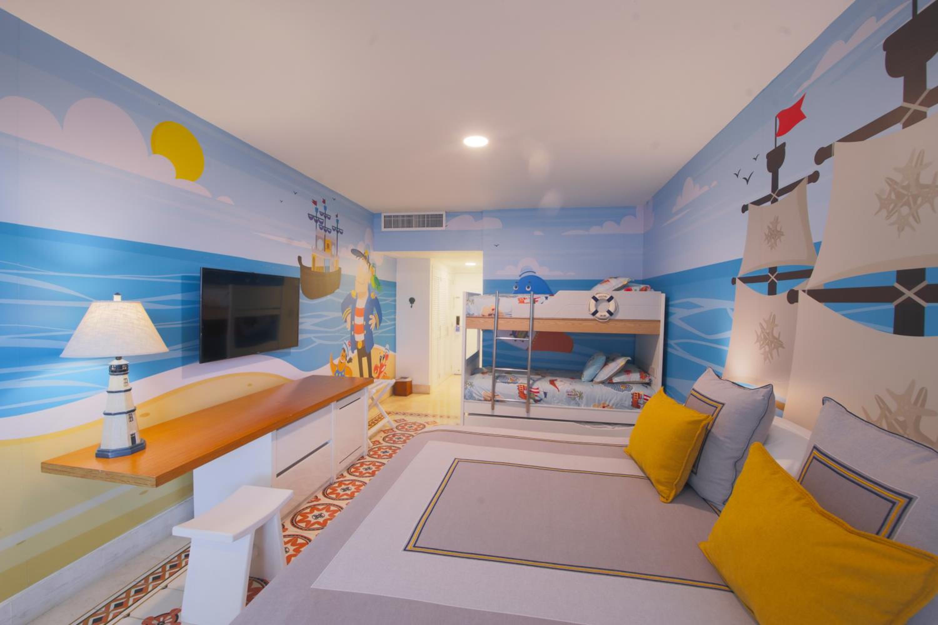 Family Room photo 1