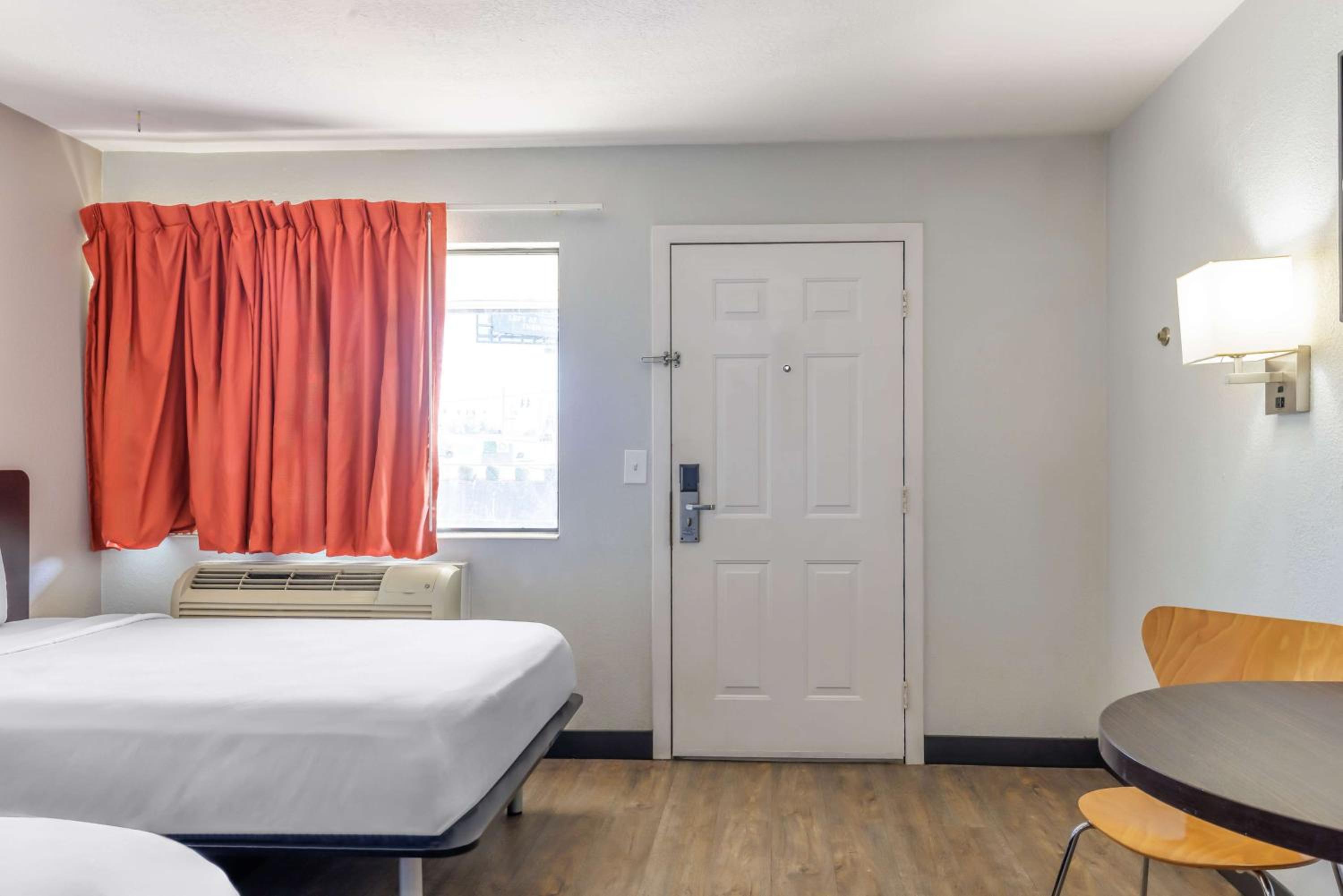 2 Full Beds | ADA/Roll-In Shower photo 1