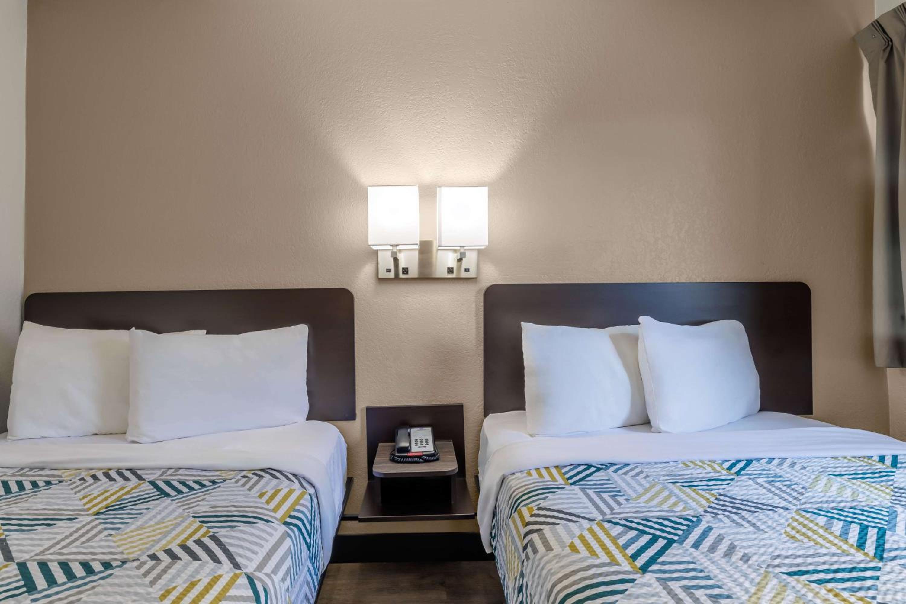 Double Room with Roll-In Shower - Mobility/Hearing Accessible photo 2