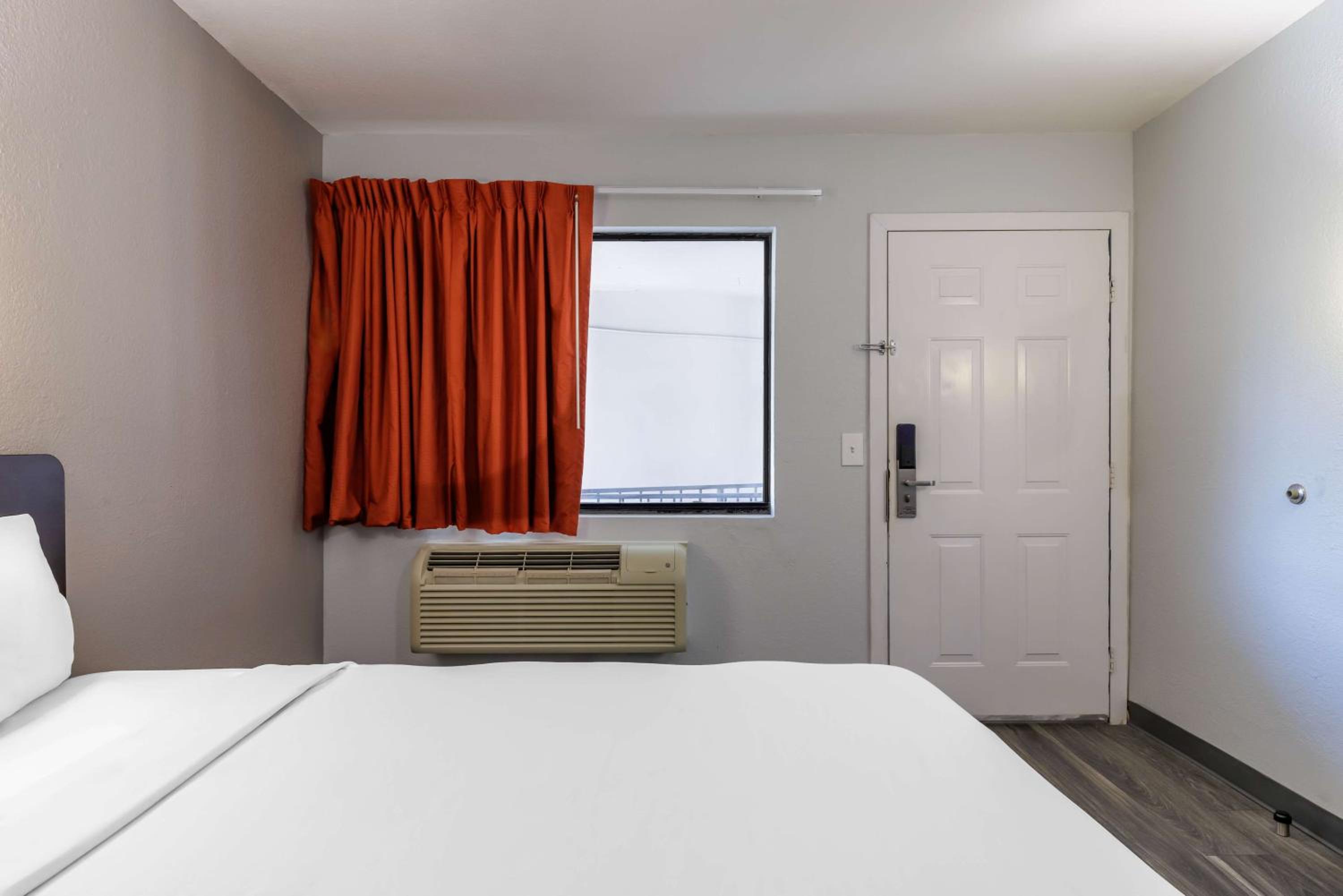 1 Queen Bed | Hearing Accessible photo 1