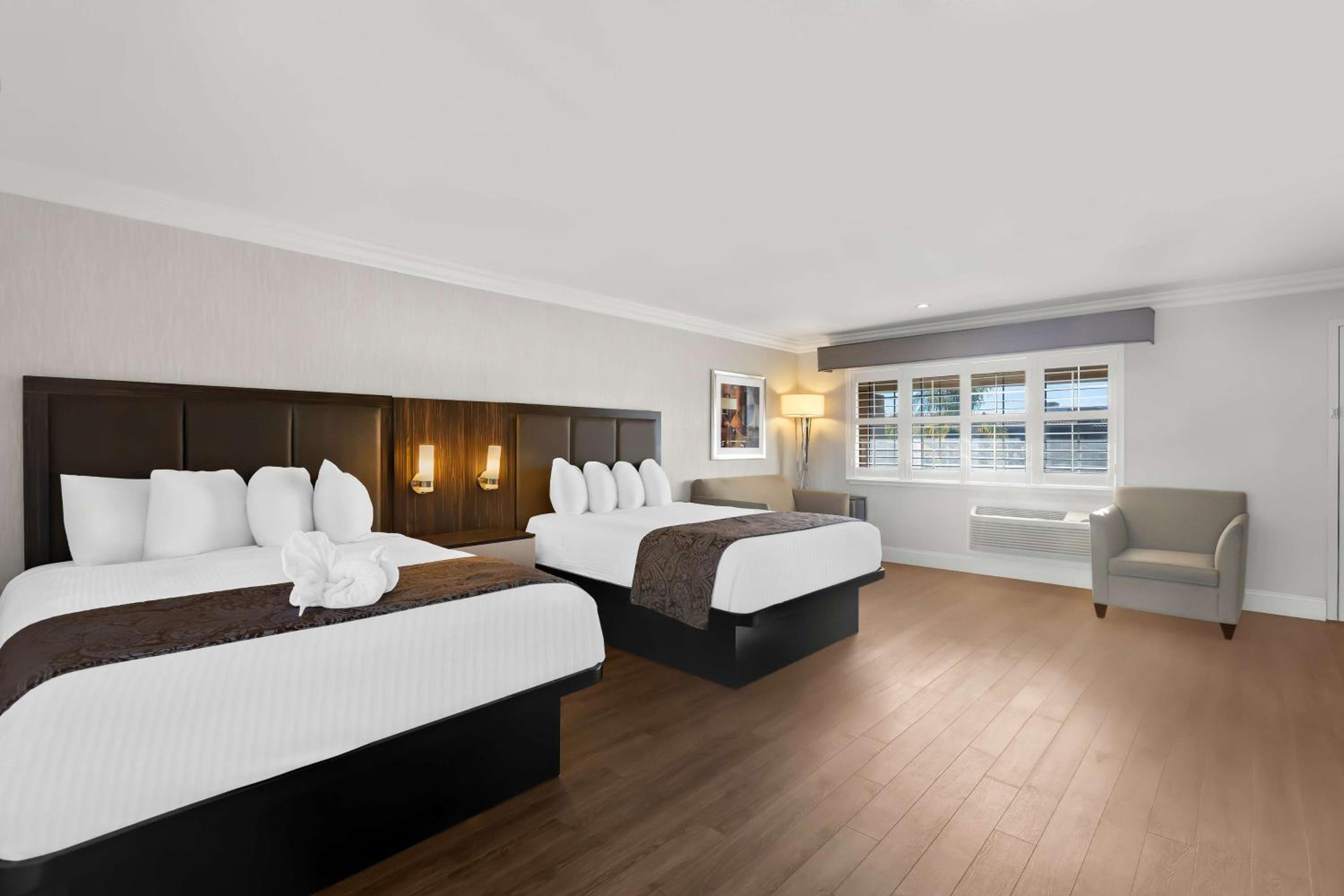 Large Queen Room with Two Queen Beds - Non-Smoking - Photo 1